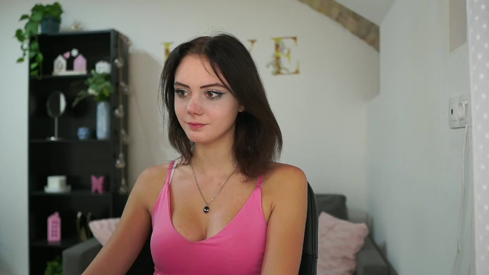 Gallery image thumbnail from Christina_R's myfreecams stream on, 05/24/2024, 12:19 image 7 of 20
