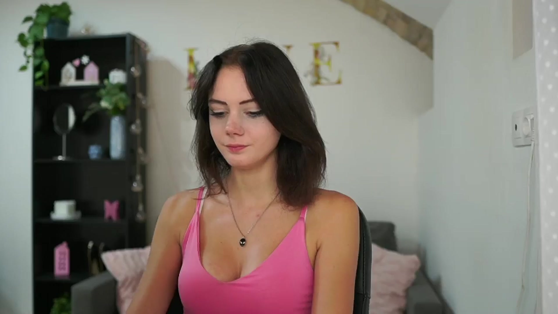 Gallery image thumbnail from Christina_R's myfreecams stream on, 05/24/2024, 12:19 image 14 of 20