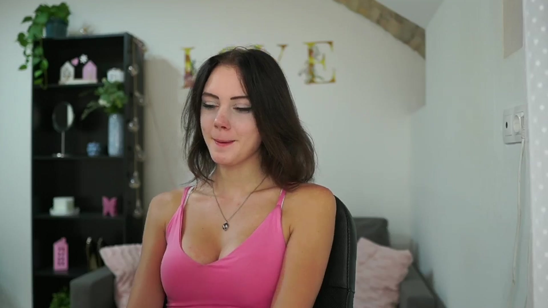 Gallery image thumbnail from Christina_R's myfreecams stream on, 05/24/2024, 13:07 image 4 of 20