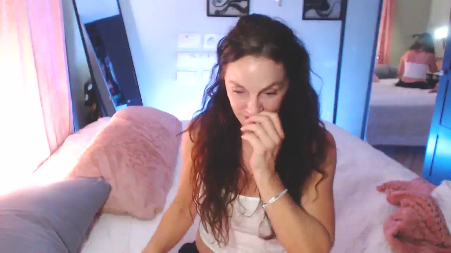 Gallery image thumbnail from ChristineAsh's myfreecams stream on, 10/31/2023, 03:38 image 6 of 20