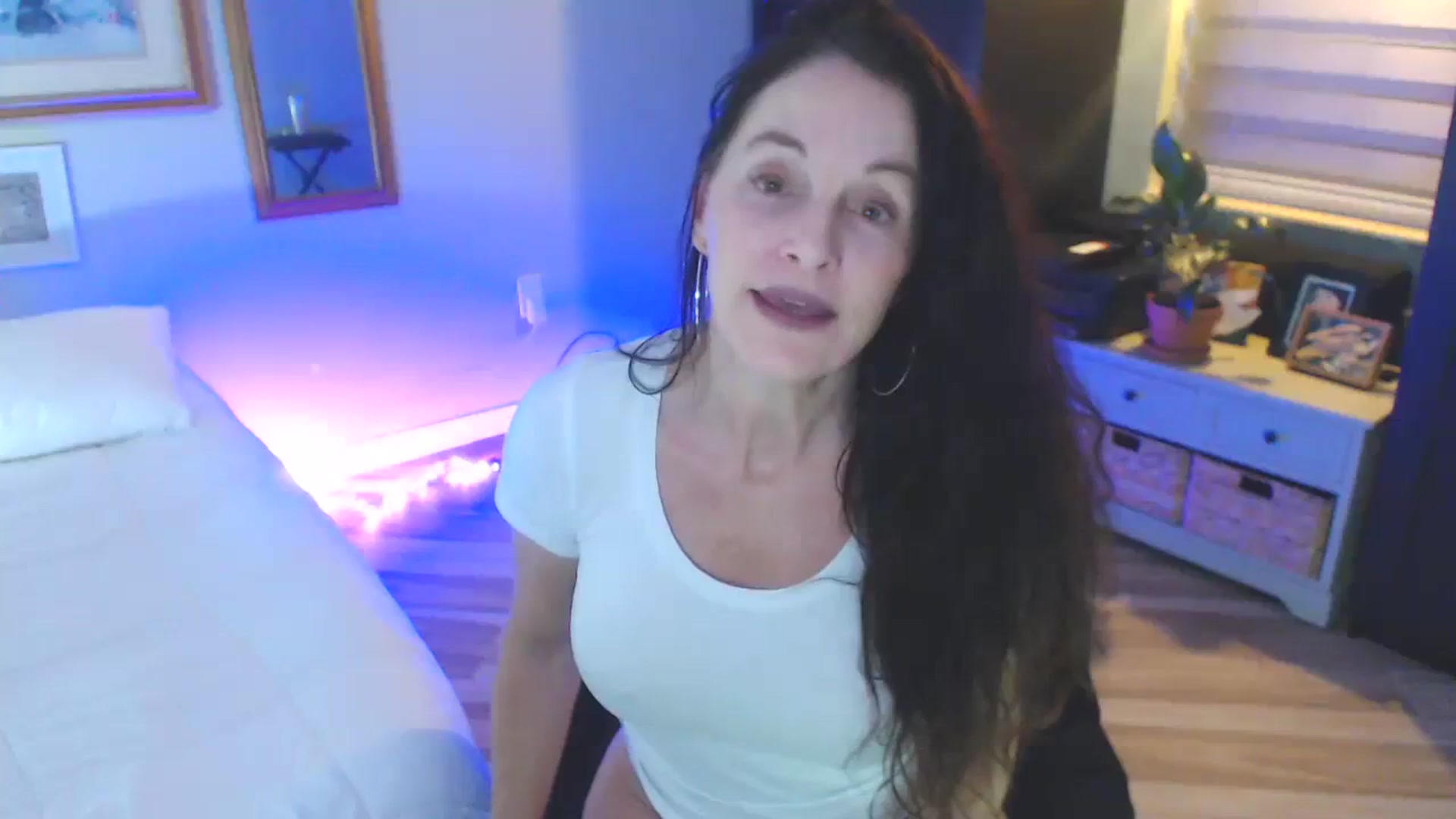 Gallery image thumbnail from ChristineAsh's myfreecams stream on, 11/03/2023, 04:22 image 1 of 20