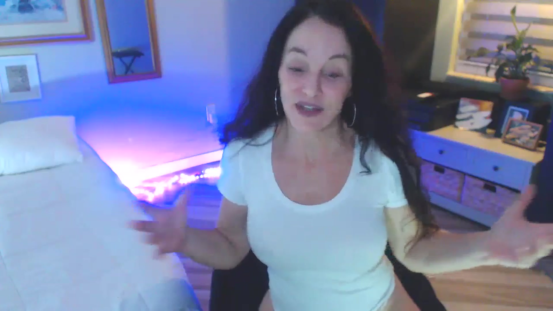 Gallery image thumbnail from ChristineAsh's myfreecams stream on, 11/03/2023, 04:22 image 9 of 20