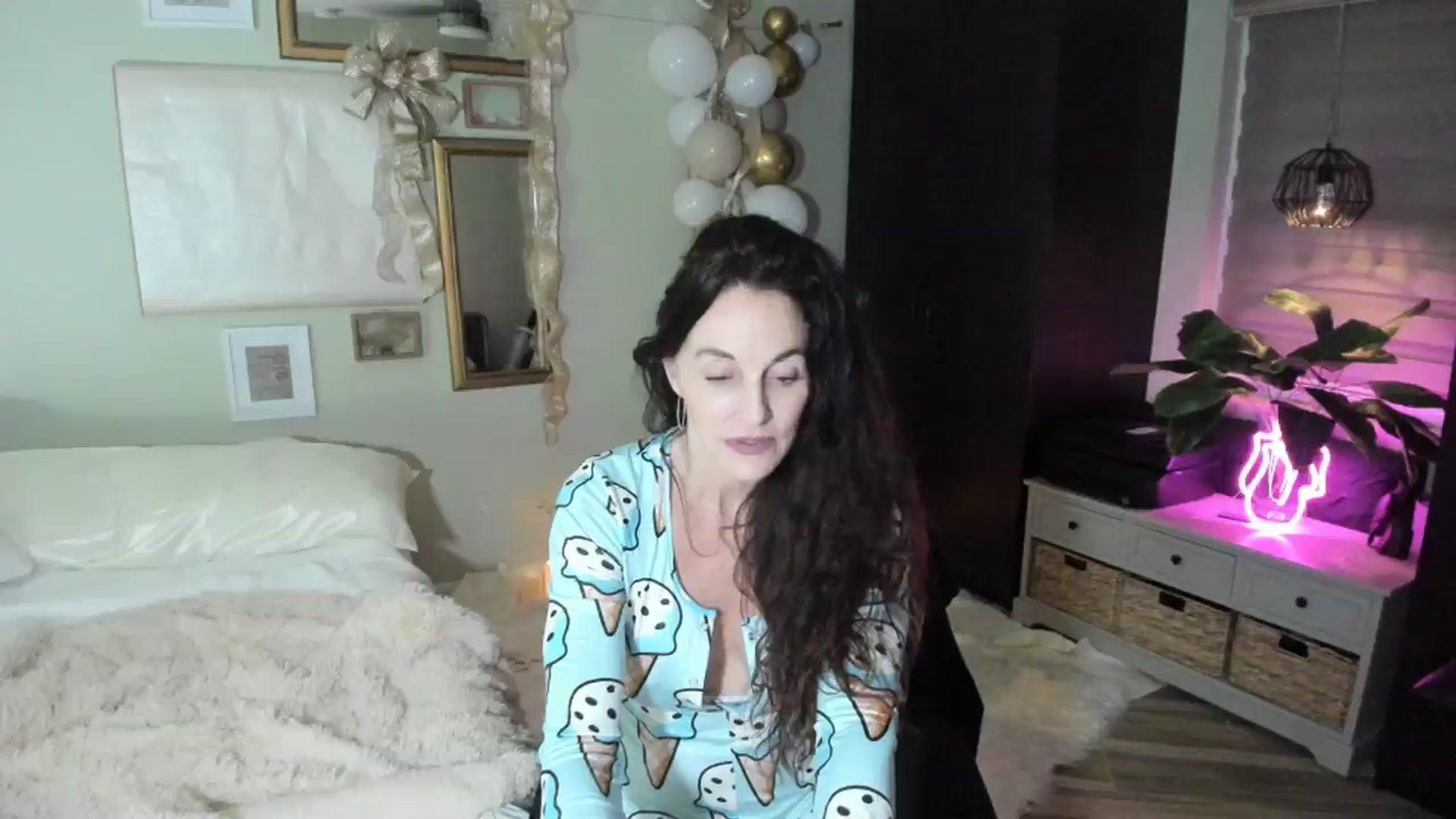 Gallery image thumbnail from ChristineAsh's myfreecams stream on, 12/02/2023, 05:41 image 16 of 20