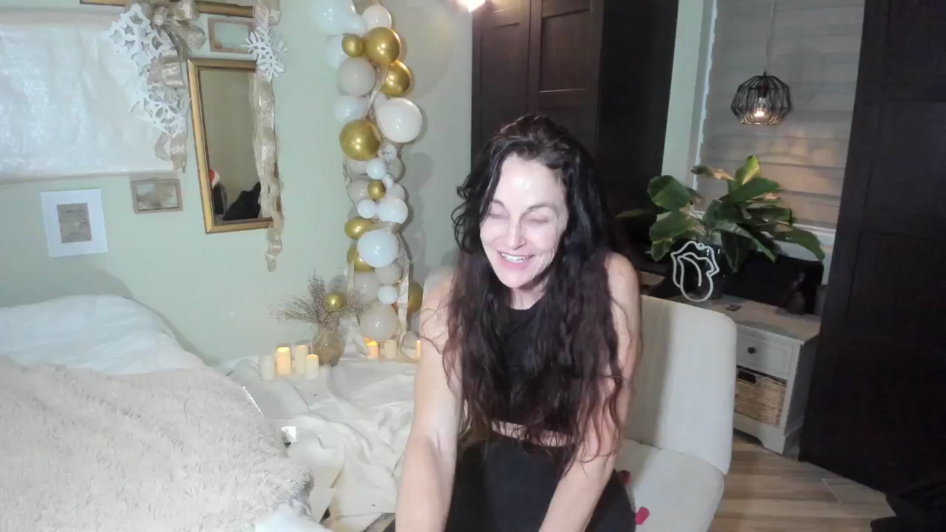 Gallery image thumbnail from ChristineAsh's myfreecams stream on, 12/09/2023, 02:11 image 18 of 20
