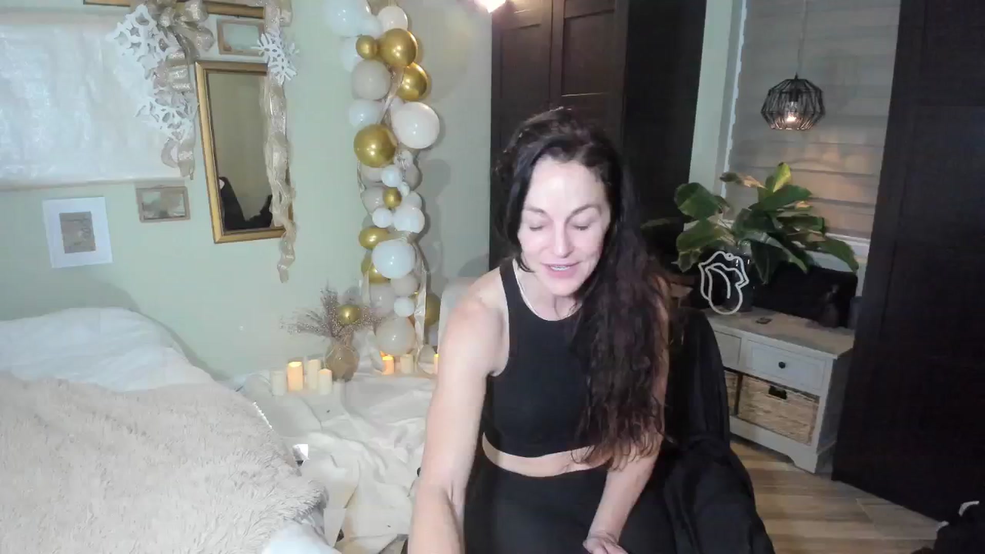 Gallery image thumbnail from ChristineAsh's myfreecams stream on, 12/09/2023, 02:11 image 8 of 20