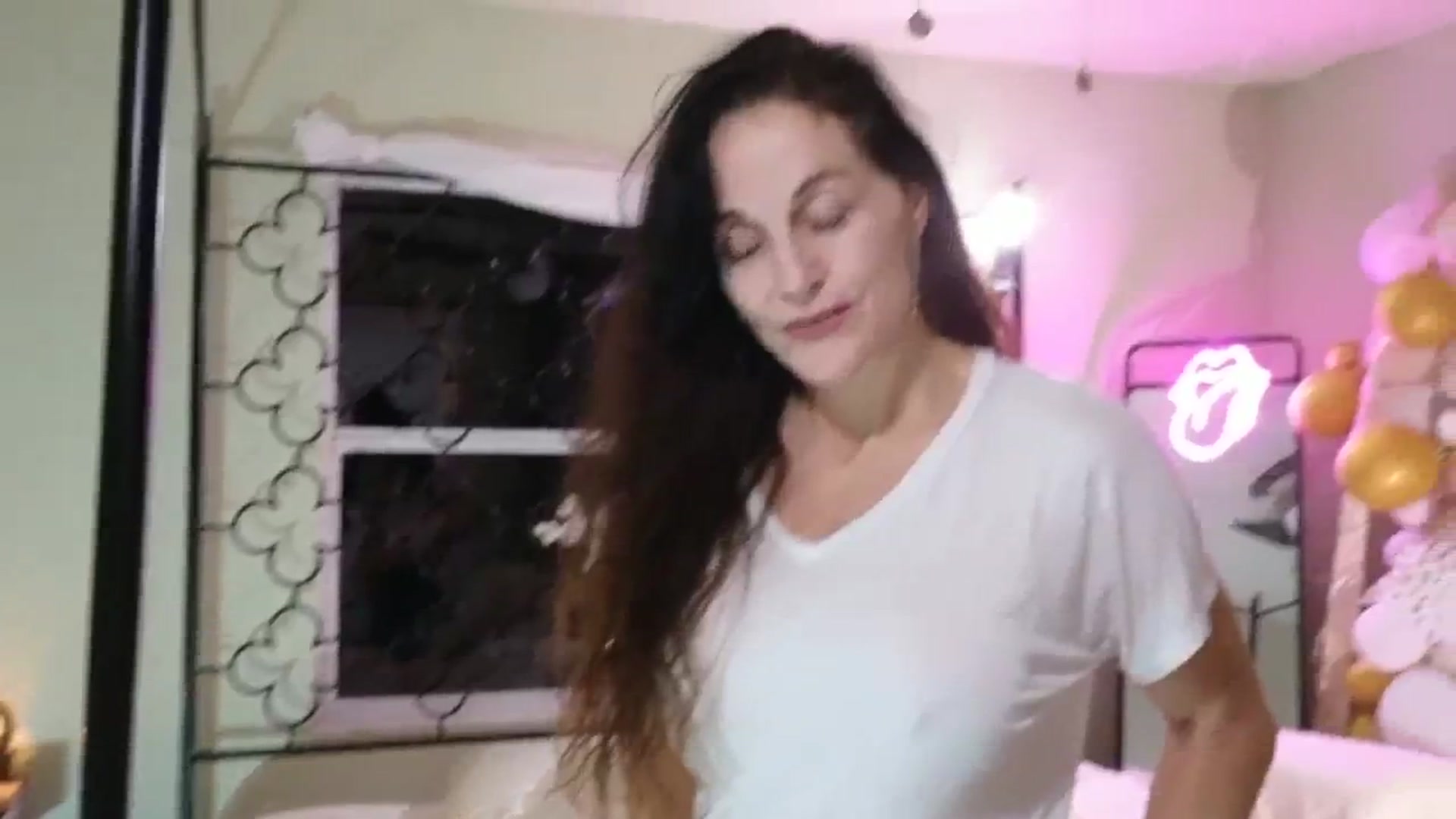 Gallery image thumbnail from ChristineAsh's myfreecams stream on, 12/24/2023, 05:41 image 9 of 20