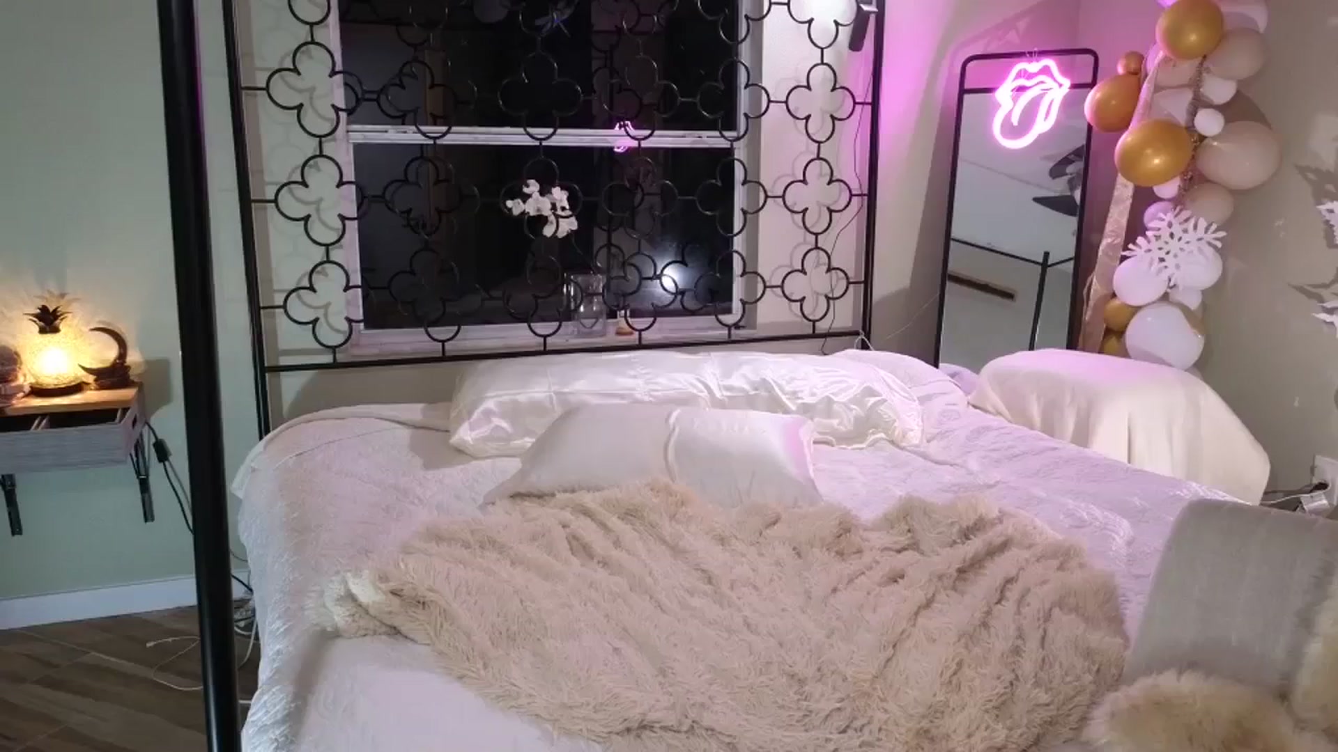 Gallery image thumbnail from ChristineAsh's myfreecams stream on, 12/24/2023, 06:00 image 15 of 20