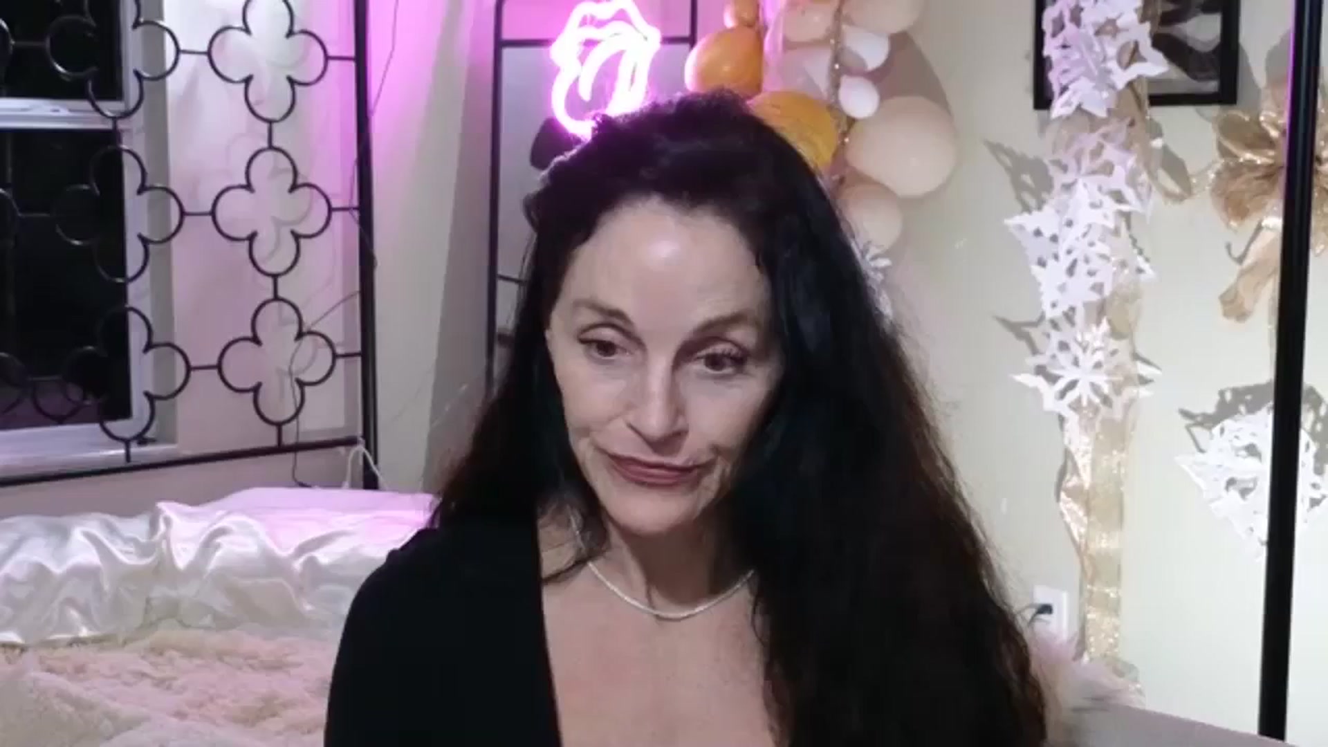 Gallery image thumbnail from ChristineAsh's myfreecams stream on, 12/25/2023, 06:55 image 11 of 20