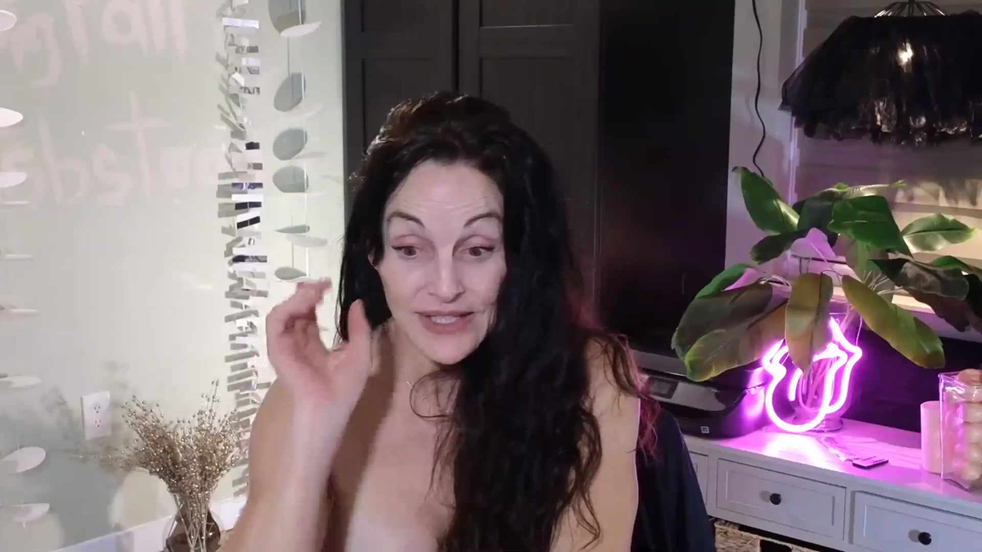 Gallery image thumbnail from ChristineAsh's myfreecams stream on, 02/07/2024, 07:05 image 20 of 20