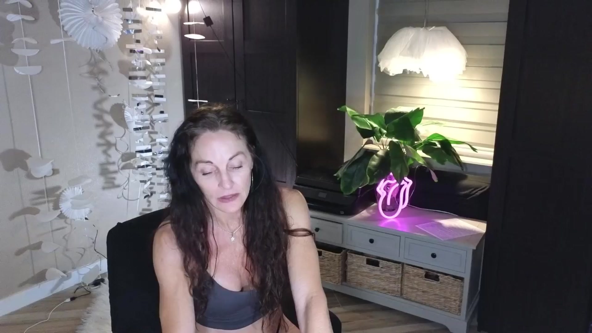 Gallery image thumbnail from ChristineAsh's myfreecams stream on, 04/11/2024, 07:05 image 6 of 20