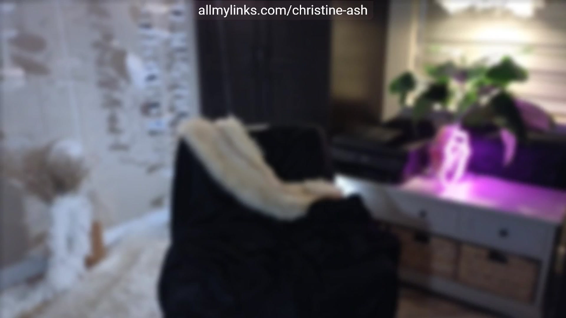 Gallery image thumbnail from ChristineAsh's myfreecams stream on, 05/24/2024, 06:28 image 1 of 20