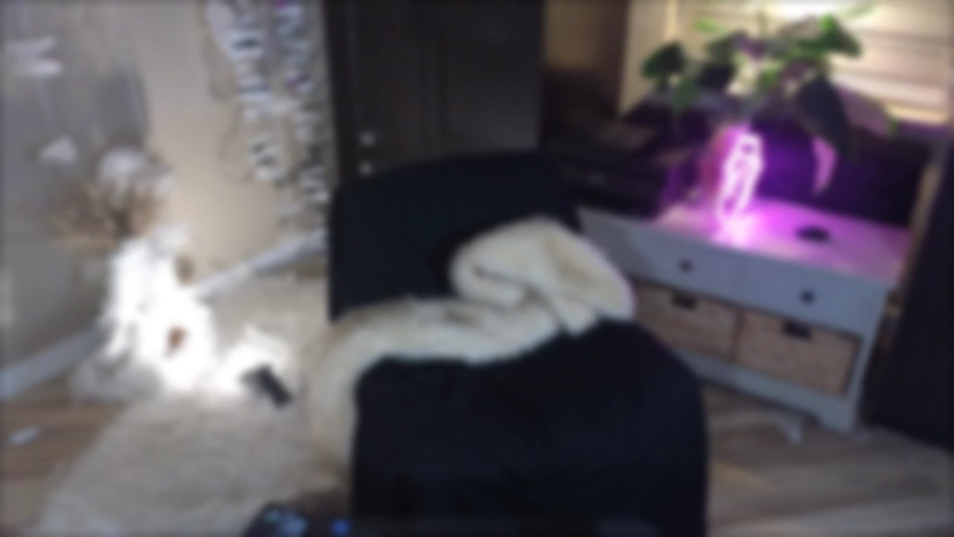 Gallery image thumbnail from ChristineAsh's myfreecams stream on, 05/27/2024, 05:35 image 10 of 20