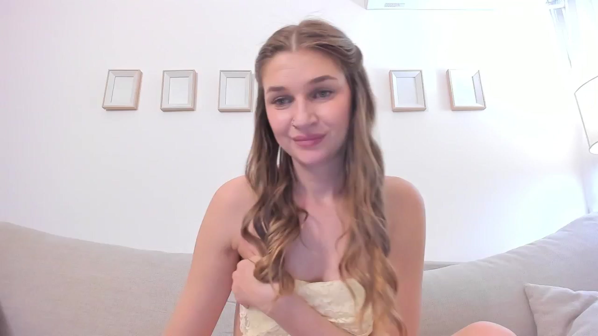 Gallery image thumbnail from ChristineCute's myfreecams stream on, 12/03/2024, 24:00 image 19 of 20