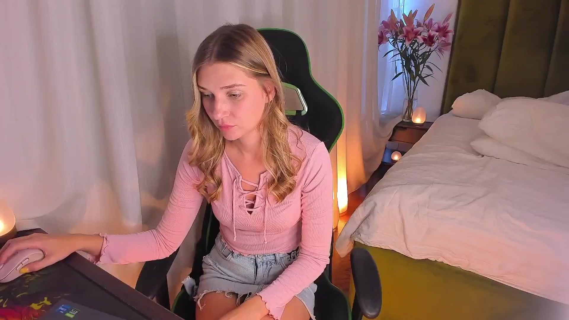 Gallery image thumbnail from ChristineCute's myfreecams stream on, 07/05/2025, 20:03 image 3 of 20