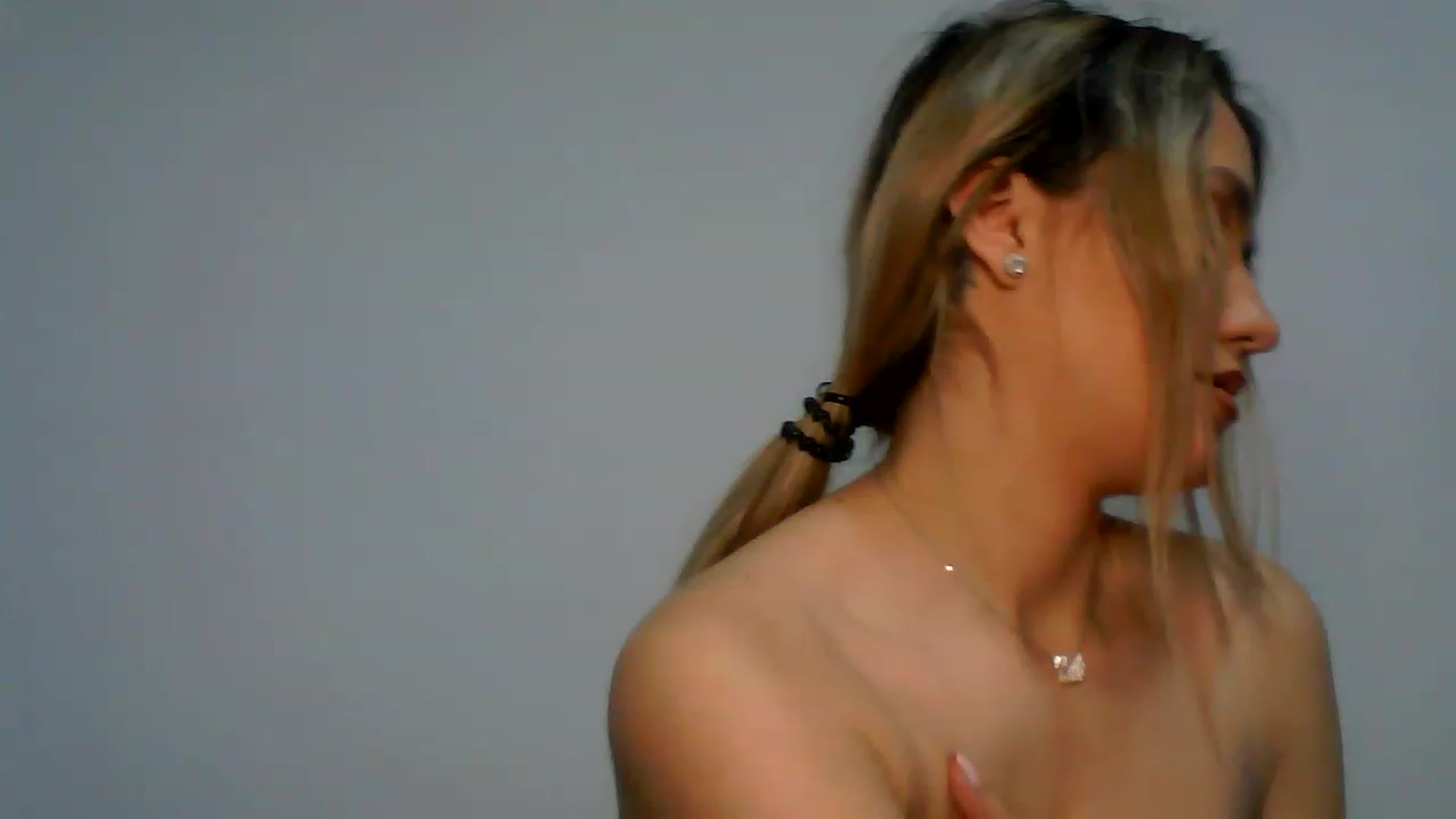 Gallery image thumbnail from ChristmasAna's myfreecams stream on, 12/22/2022, 21:32 image 8 of 20