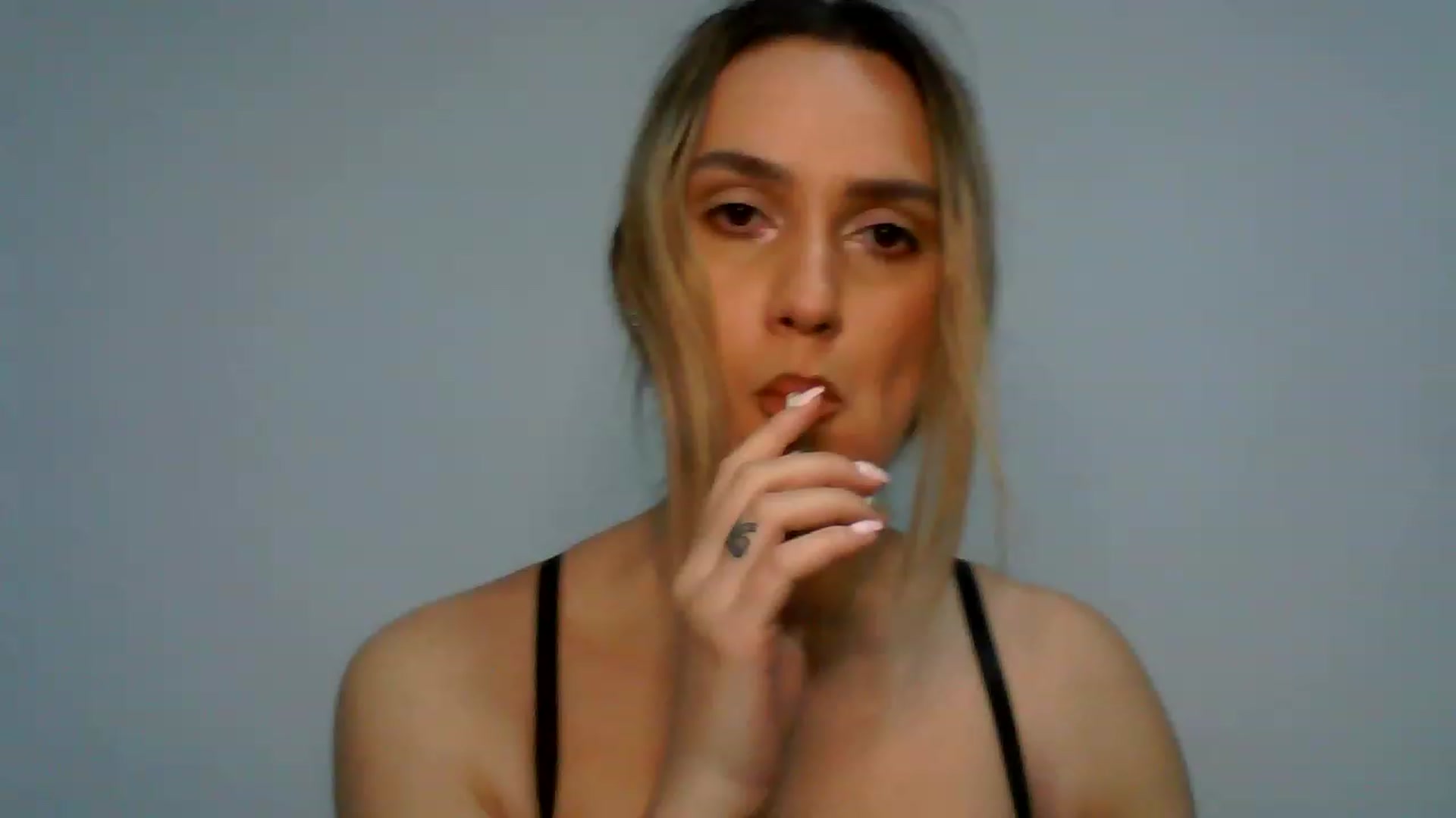 Gallery image thumbnail from ChristmasAna's myfreecams stream on, 12/22/2022, 21:32 image 17 of 20
