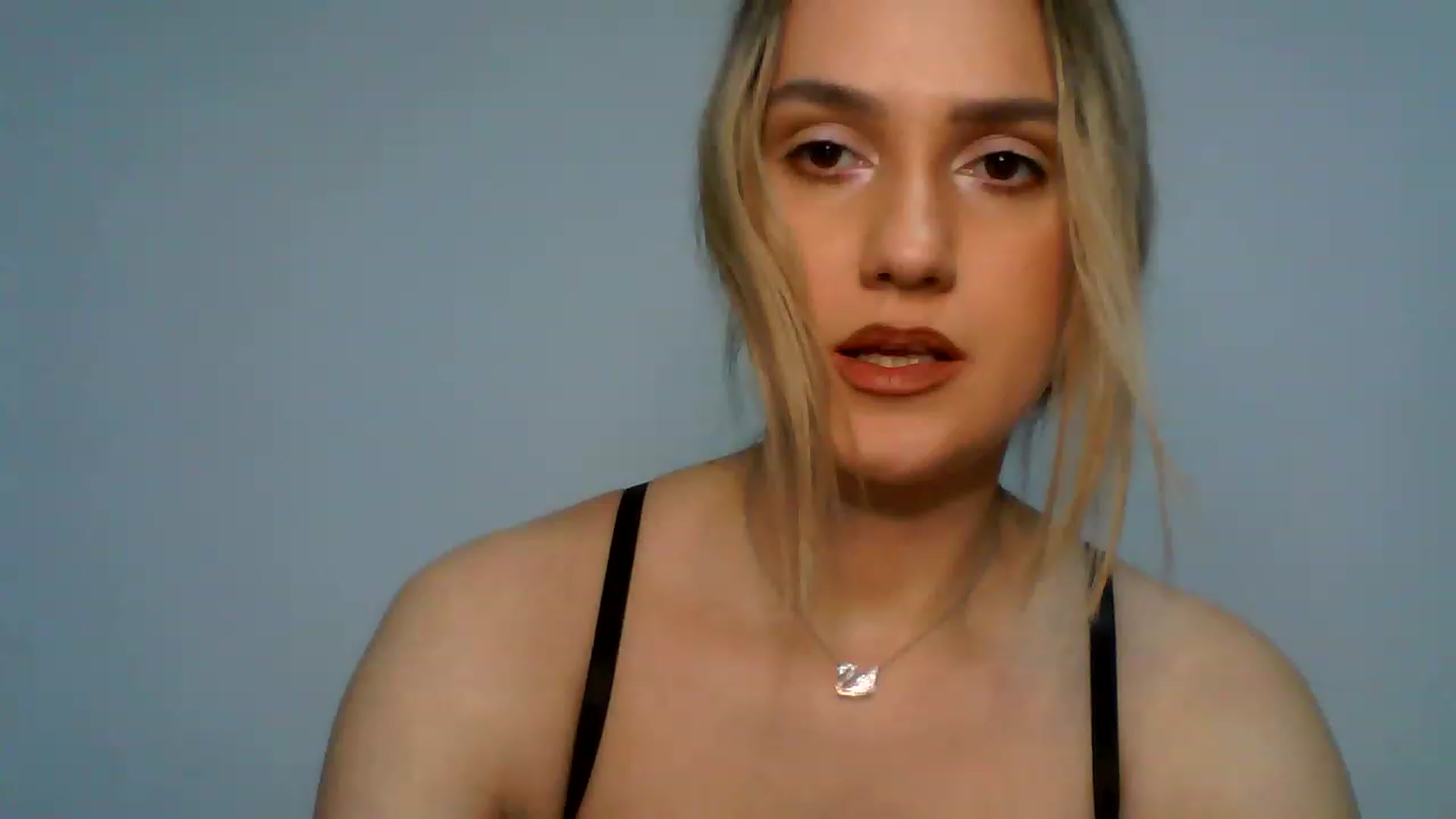 Gallery image thumbnail from ChristmasAna's myfreecams stream on, 12/22/2022, 21:32 image 19 of 20