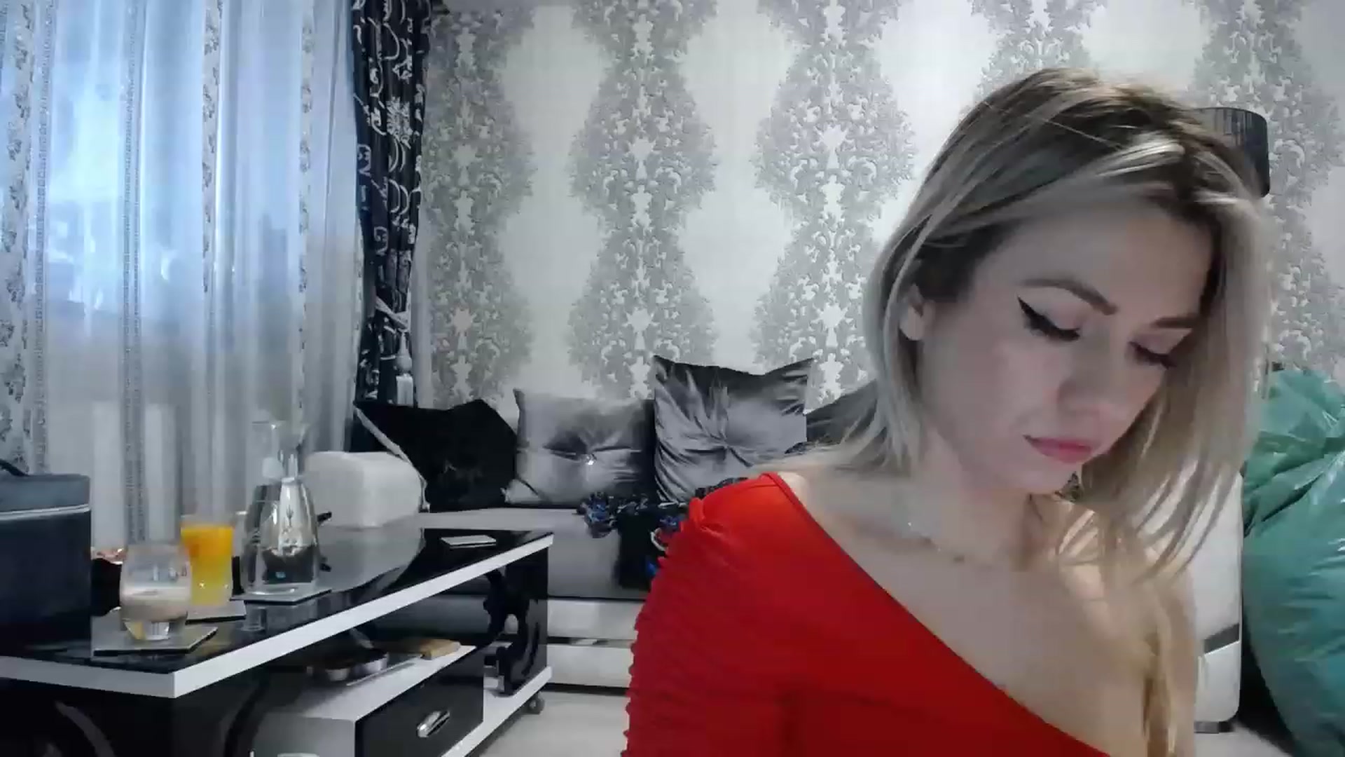 Gallery image thumbnail from ChristmasKimm's myfreecams stream on, 12/06/2022, 07:33 image 1 of 20