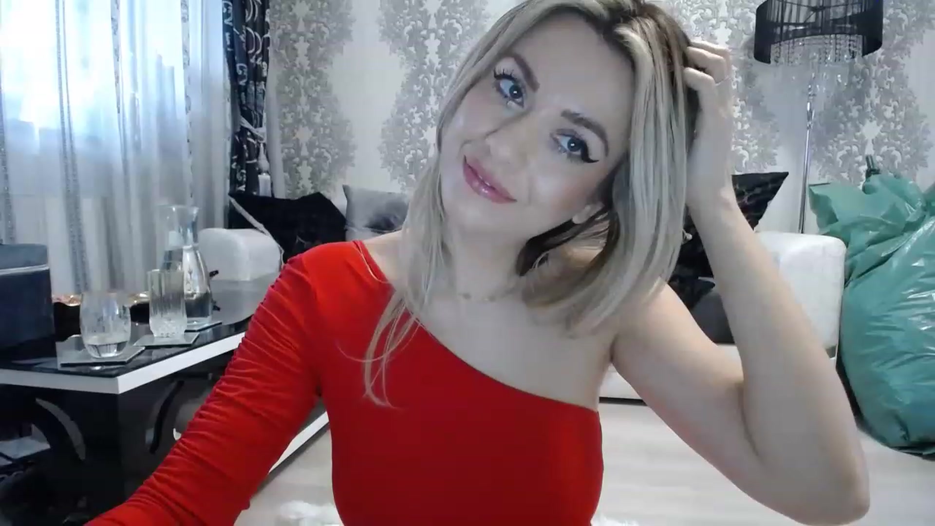 Gallery image thumbnail from ChristmasKimm's myfreecams stream on, 12/06/2022, 07:33 image 16 of 20
