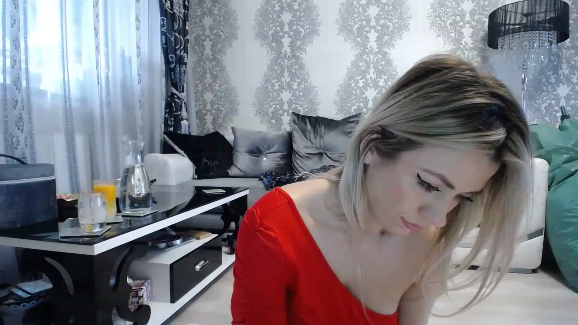 Gallery image thumbnail from ChristmasKimm's myfreecams stream on, 12/06/2022, 07:33 image 7 of 20