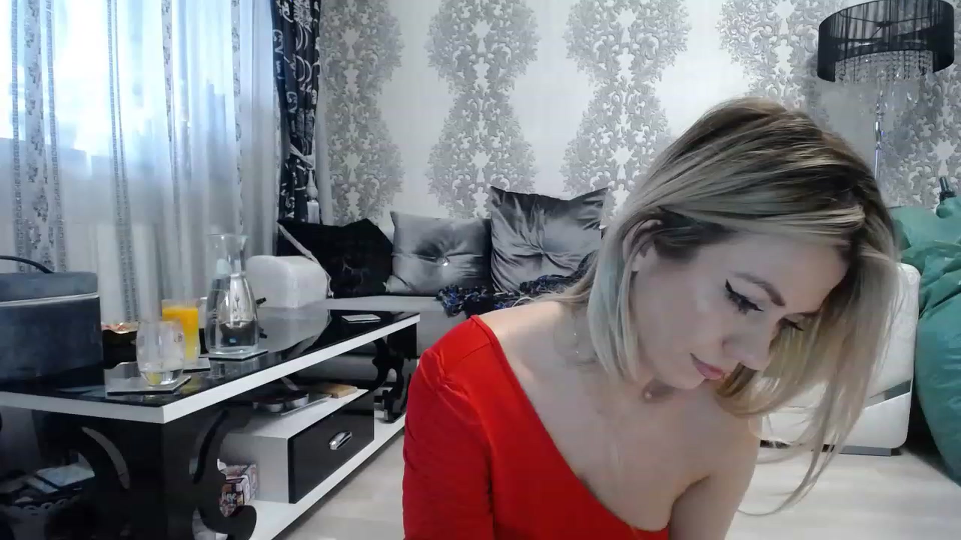 Gallery image thumbnail from ChristmasKimm's myfreecams stream on, 12/06/2022, 07:33 image 8 of 20