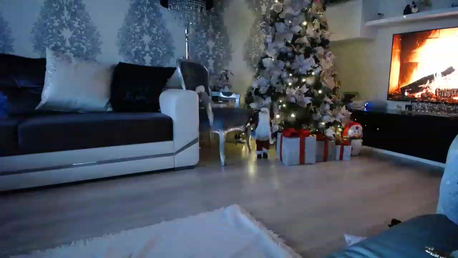 Gallery image thumbnail from ChristmasKimm's myfreecams stream on, 12/08/2022, 08:47 image 6 of 20
