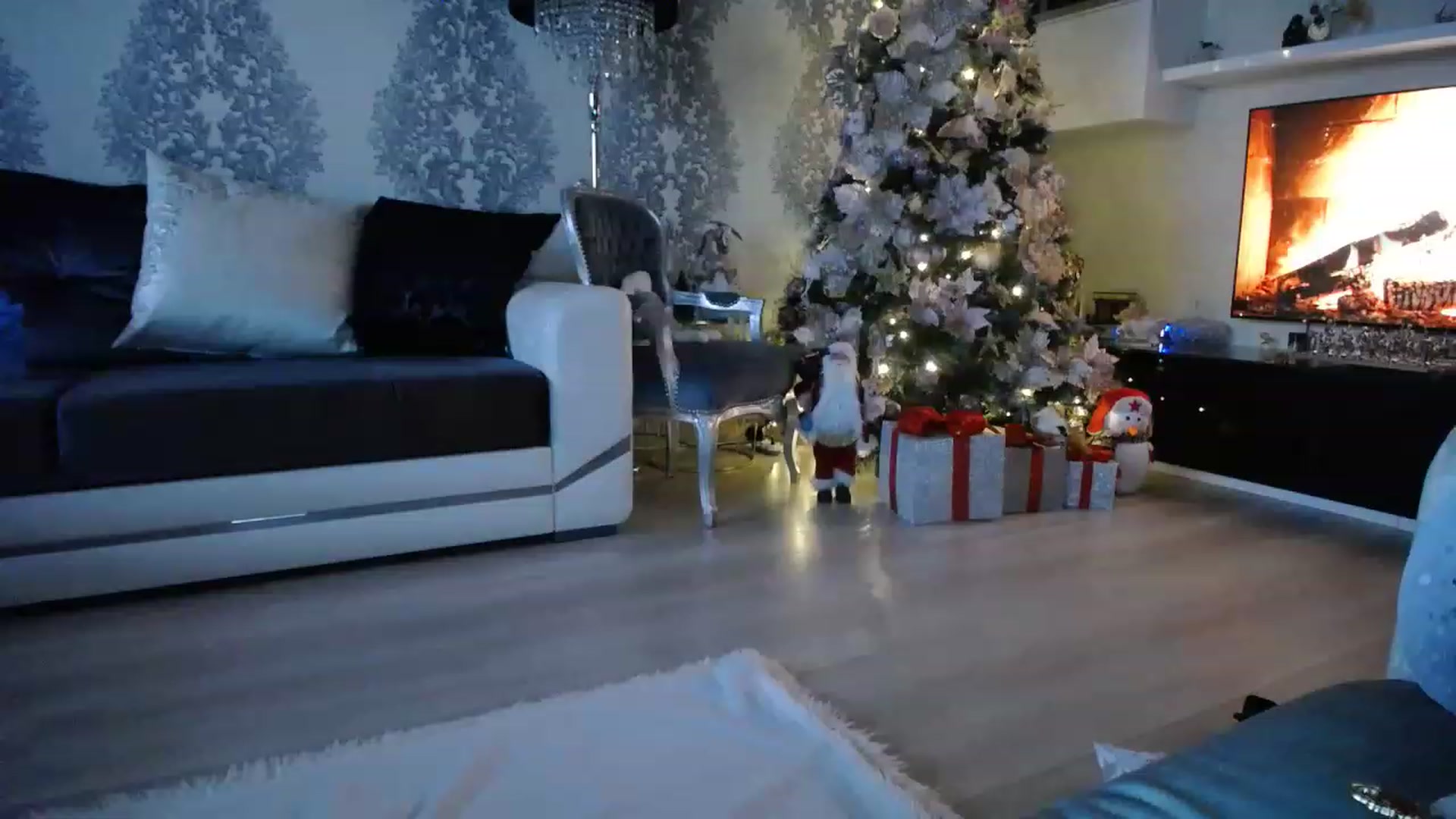 Gallery image thumbnail from ChristmasKimm's myfreecams stream on, 12/08/2022, 08:47 image 7 of 20