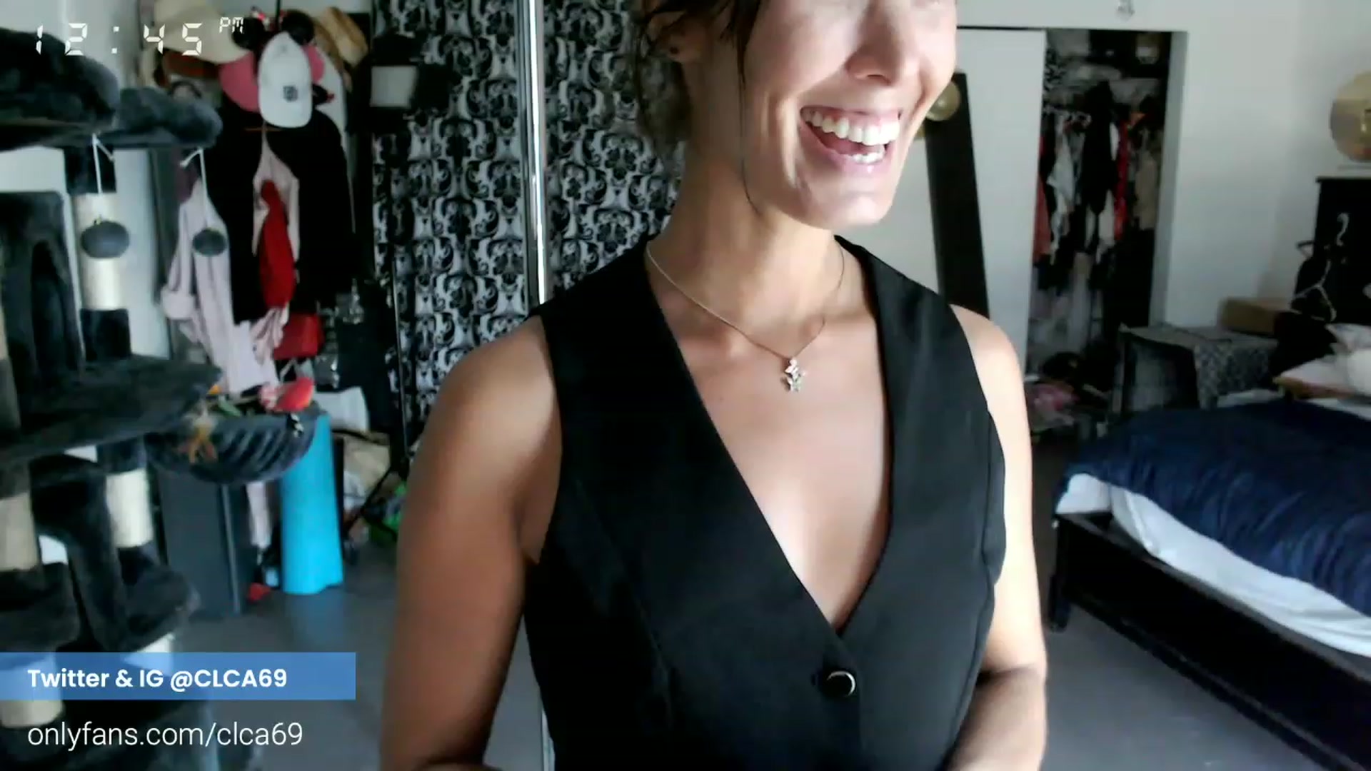 Gallery image thumbnail from Christy_Love's myfreecams stream on, 11/17/2022, 20:50 image 17 of 20