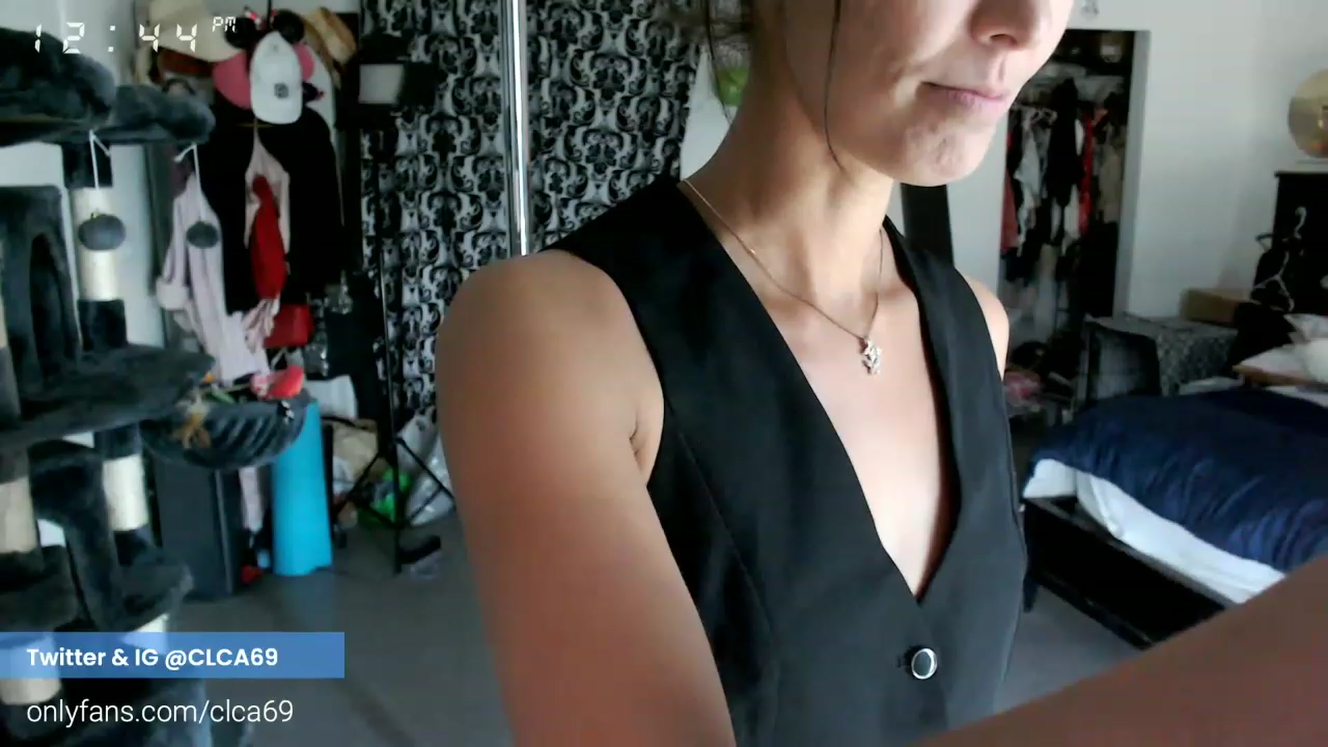 Gallery image thumbnail from Christy_Love's myfreecams stream on, 11/17/2022, 20:50 image 16 of 20