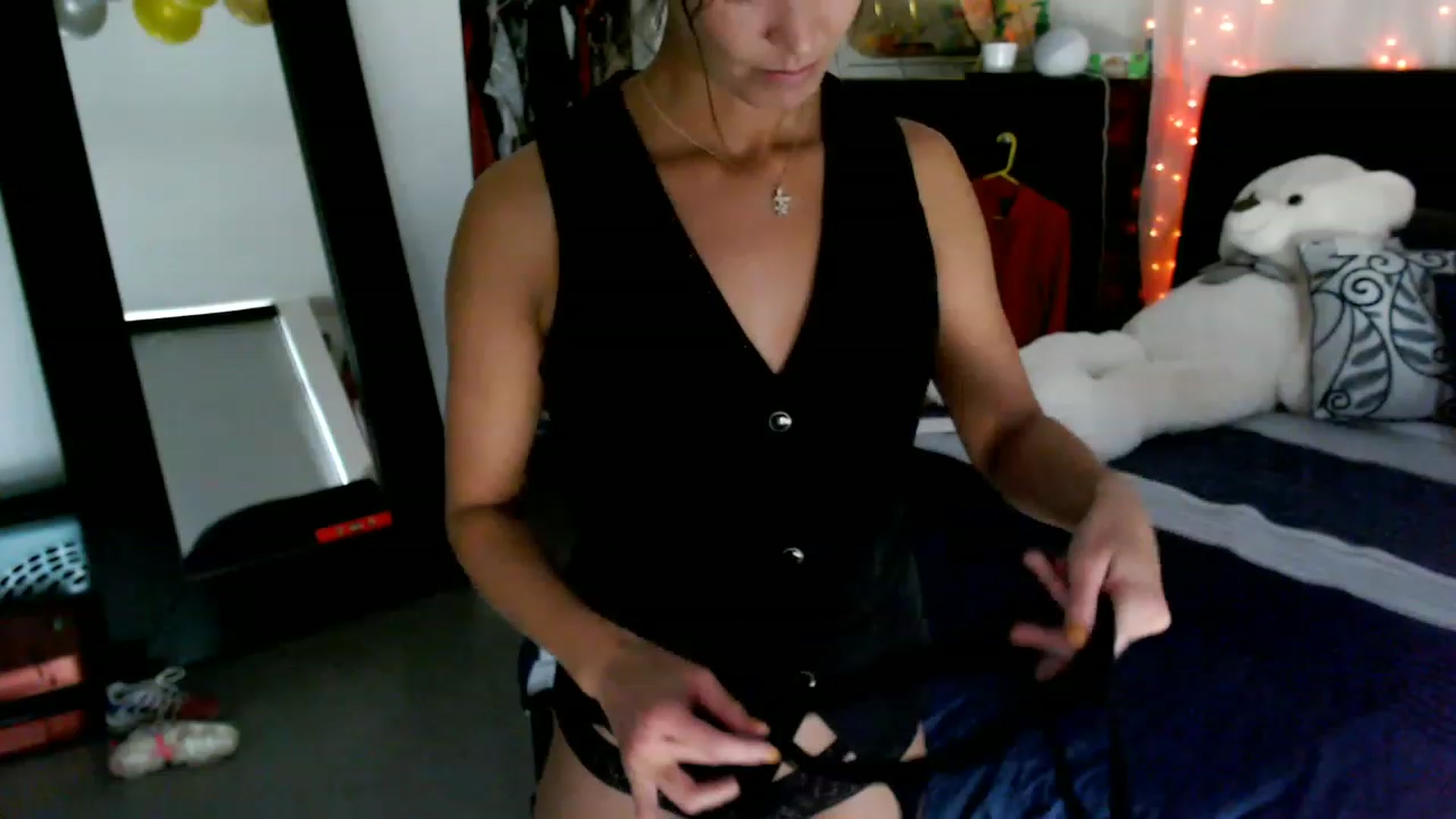 Gallery image thumbnail from Christy_Love's myfreecams stream on, 11/17/2022, 22:09 image 1 of 20