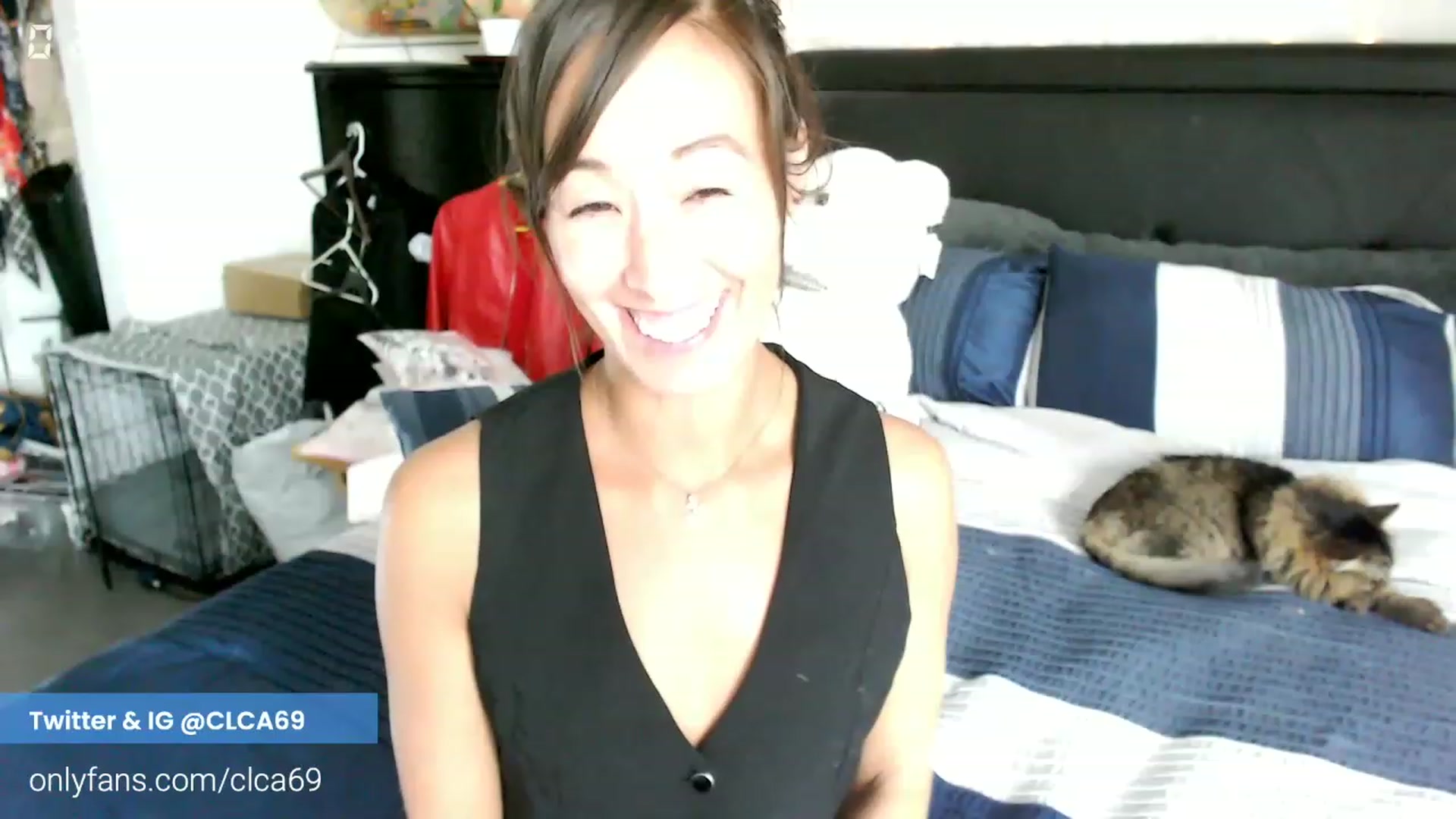 Gallery image thumbnail from Christy_Love's myfreecams stream on, 11/17/2022, 23:02 image 9 of 20