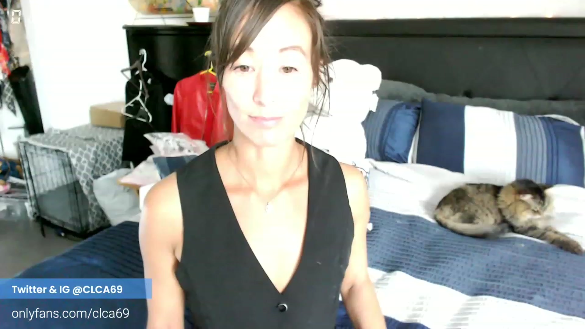Gallery image thumbnail from Christy_Love's myfreecams stream on, 11/17/2022, 23:02 image 8 of 20