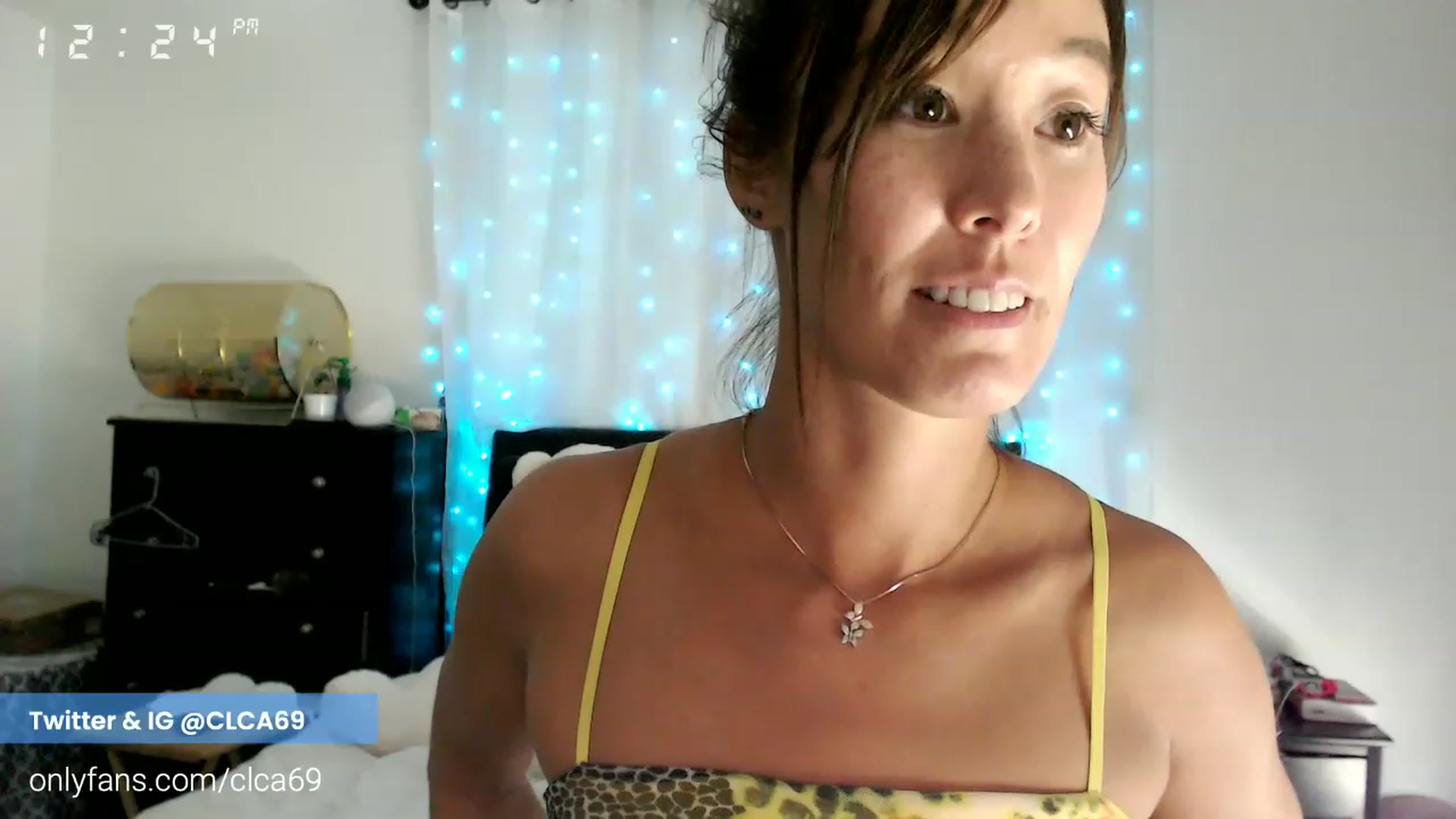 Gallery image thumbnail from Christy_Love's myfreecams stream on, 12/06/2022, 20:34 image 6 of 20