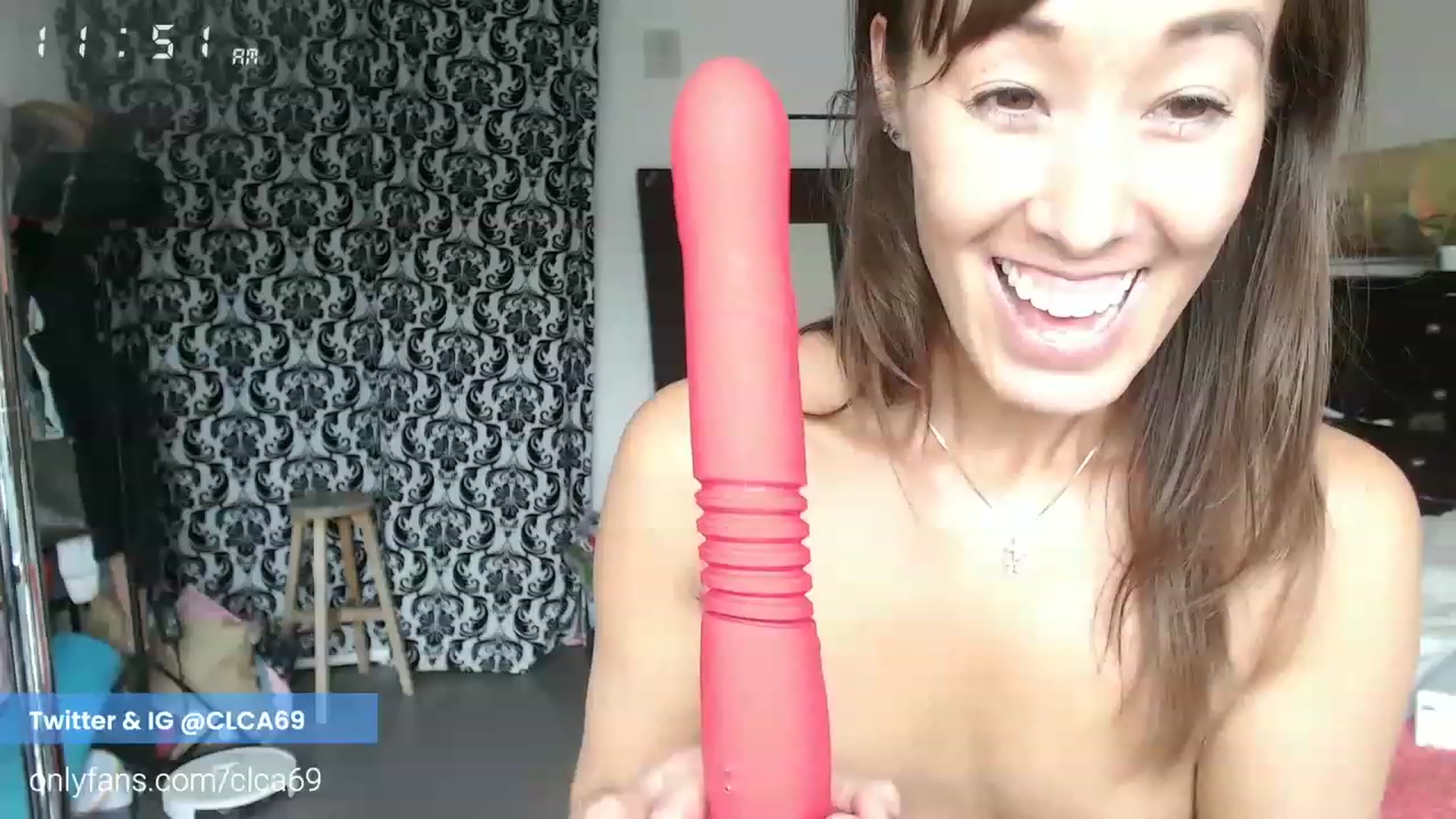 Gallery image thumbnail from Christy_Love's myfreecams stream on, 12/29/2022, 20:25 image 14 of 20