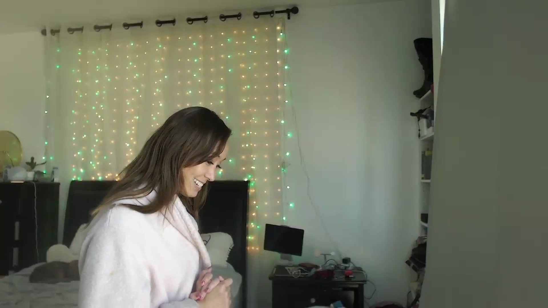 Gallery image thumbnail from Christy_Love's myfreecams stream on, 08/18/2023, 24:03 image 6 of 20