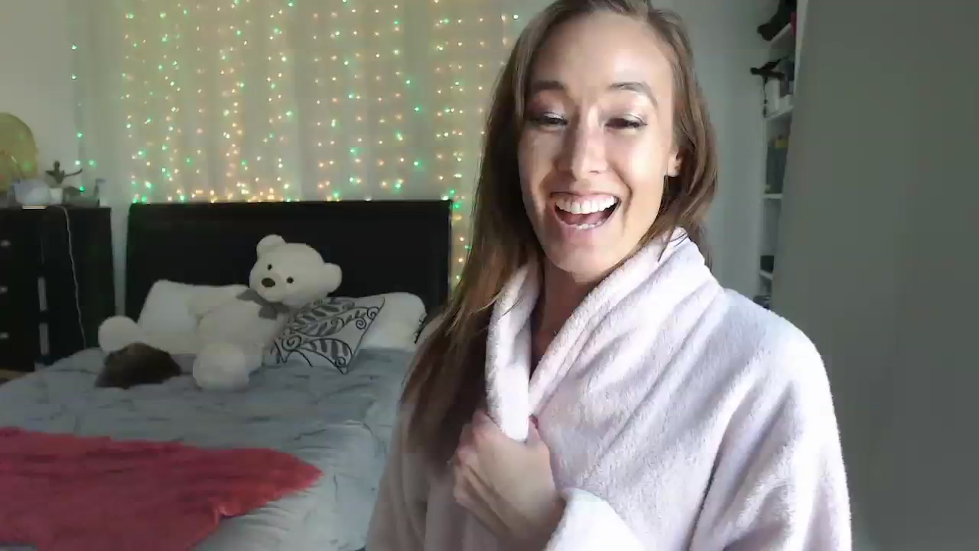 Gallery image thumbnail from Christy_Love's myfreecams stream on, 08/18/2023, 24:03 image 13 of 20