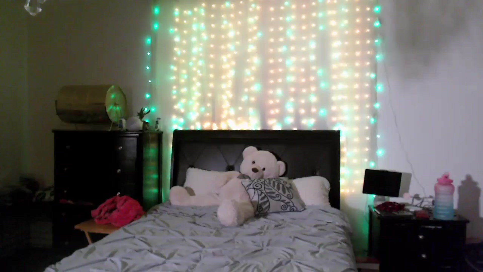Gallery image thumbnail from Christy_Love's myfreecams stream on, 08/20/2023, 02:50 image 10 of 20
