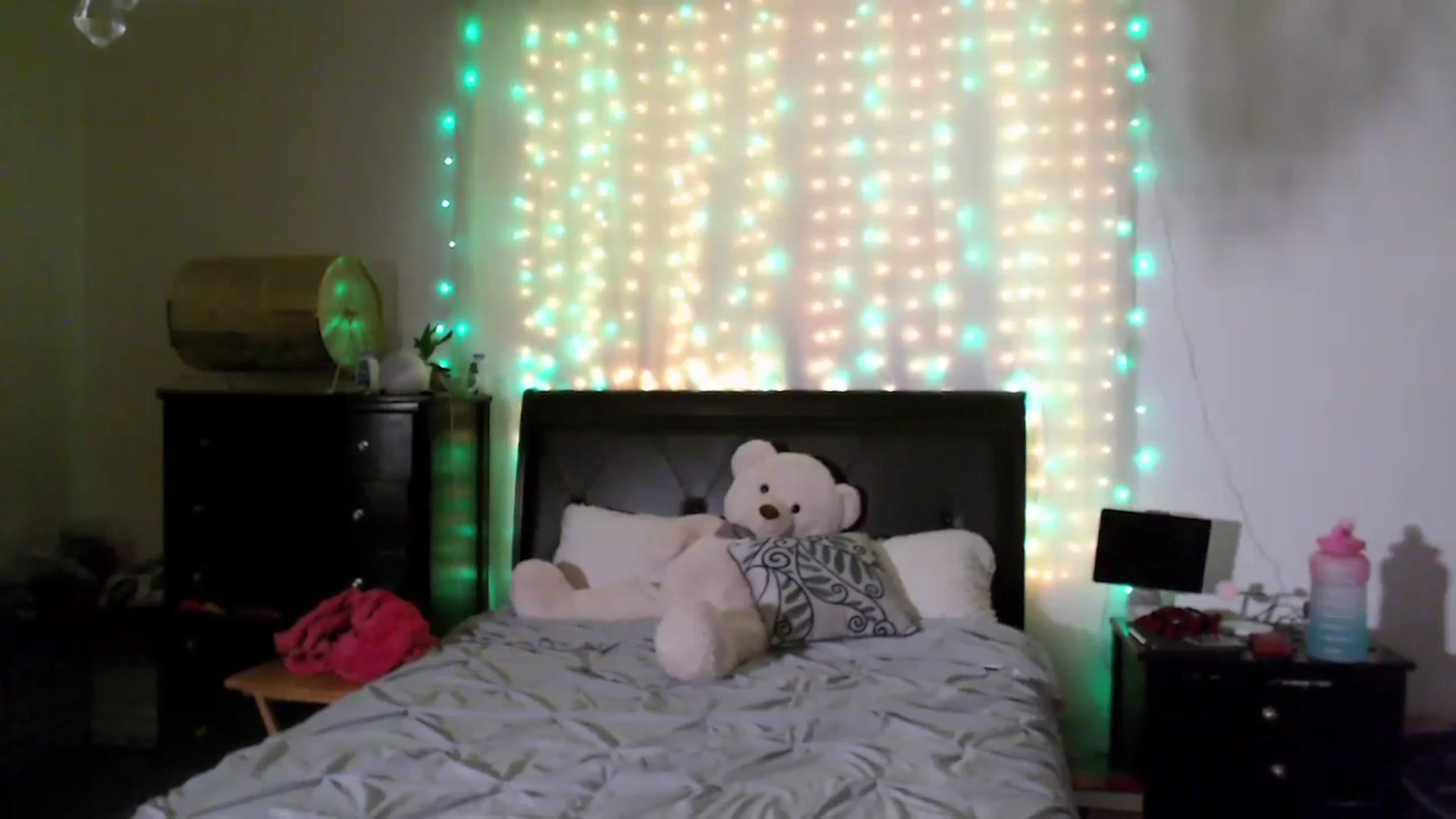Gallery image thumbnail from Christy_Love's myfreecams stream on, 08/20/2023, 02:50 image 11 of 20