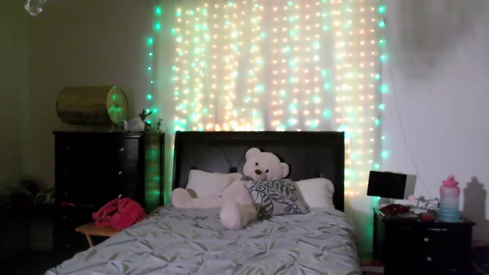 Gallery image thumbnail from Christy_Love's myfreecams stream on, 08/20/2023, 02:50 image 9 of 20