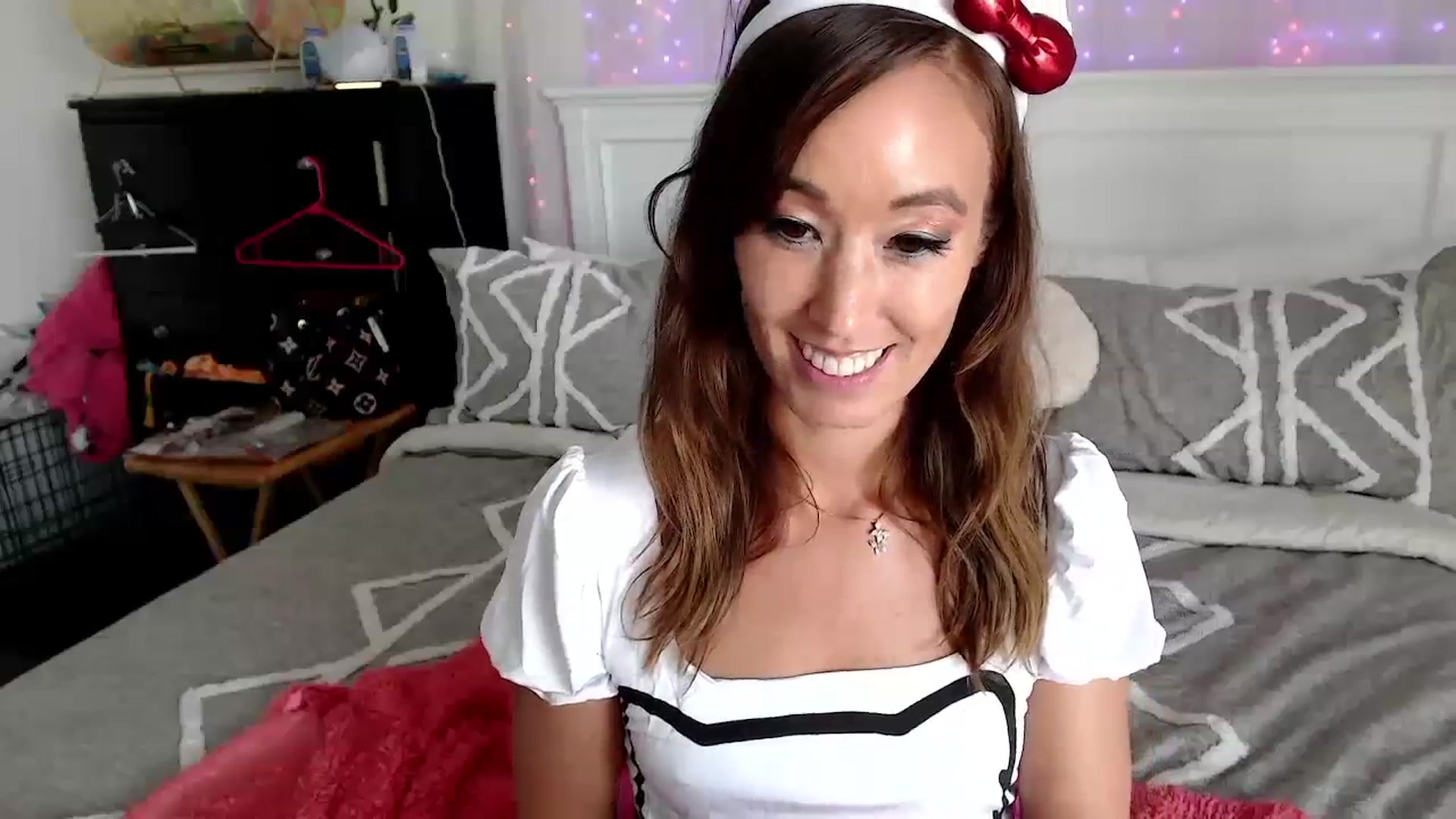 Gallery image thumbnail from Christy_Love's myfreecams stream on, 10/07/2023, 21:21 image 19 of 20
