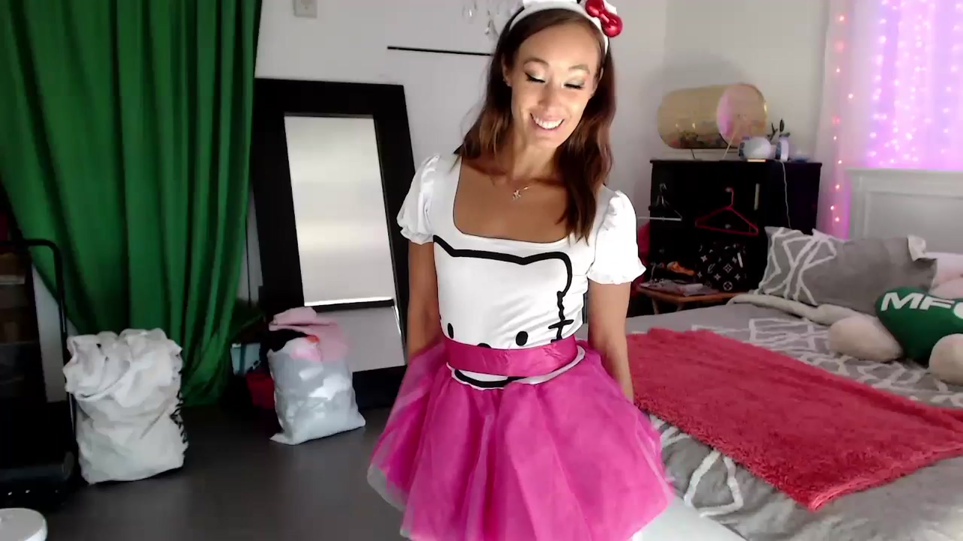 Gallery image thumbnail from Christy_Love's myfreecams stream on, 10/07/2023, 21:21 image 1 of 20