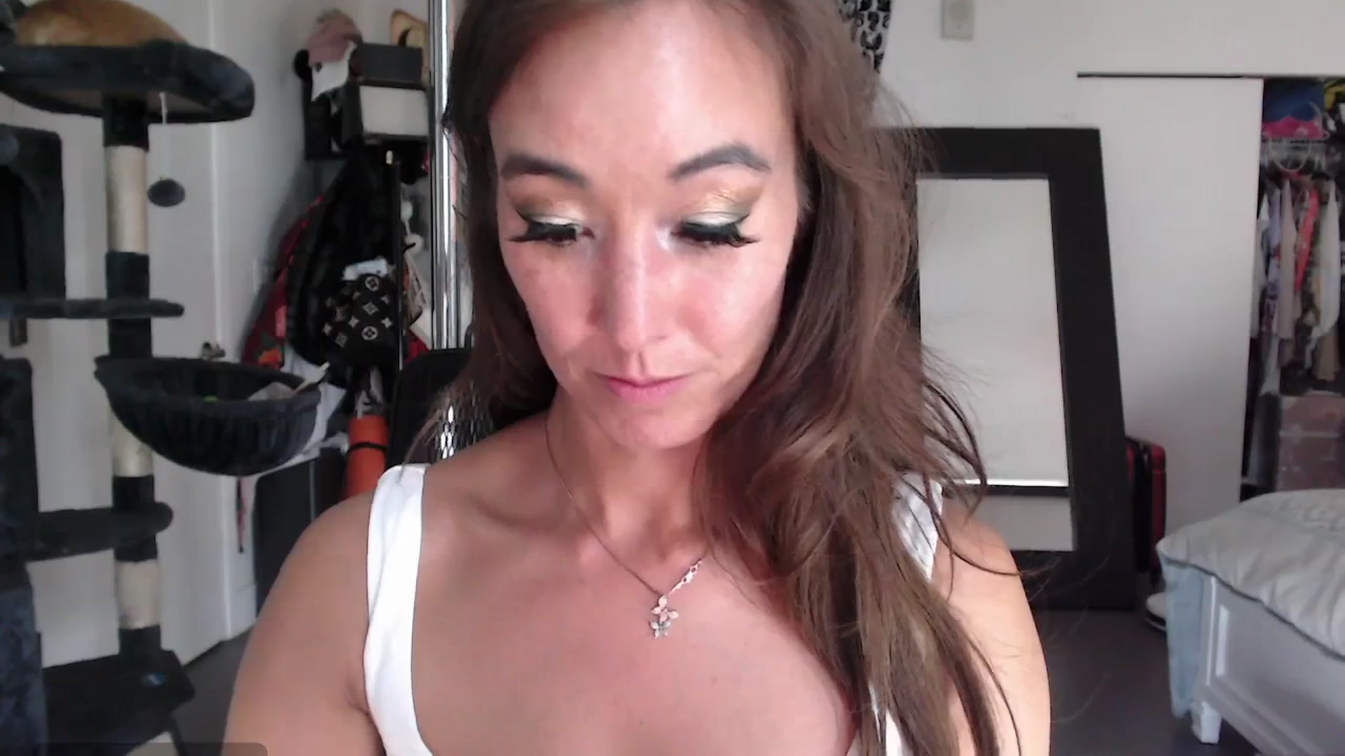 Gallery image thumbnail from Christy_Love's myfreecams stream on, 12/27/2023, 23:08 image 11 of 20