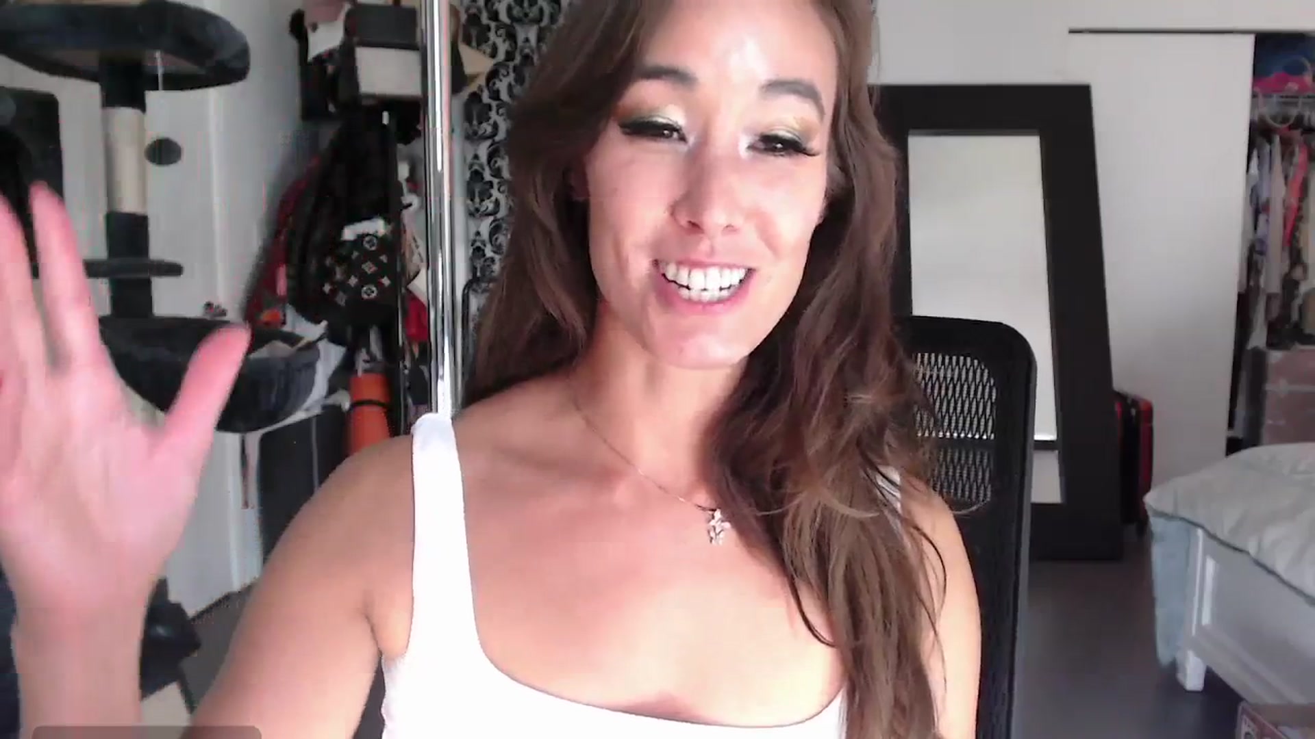 Gallery image thumbnail from Christy_Love's myfreecams stream on, 12/27/2023, 23:08 image 4 of 20