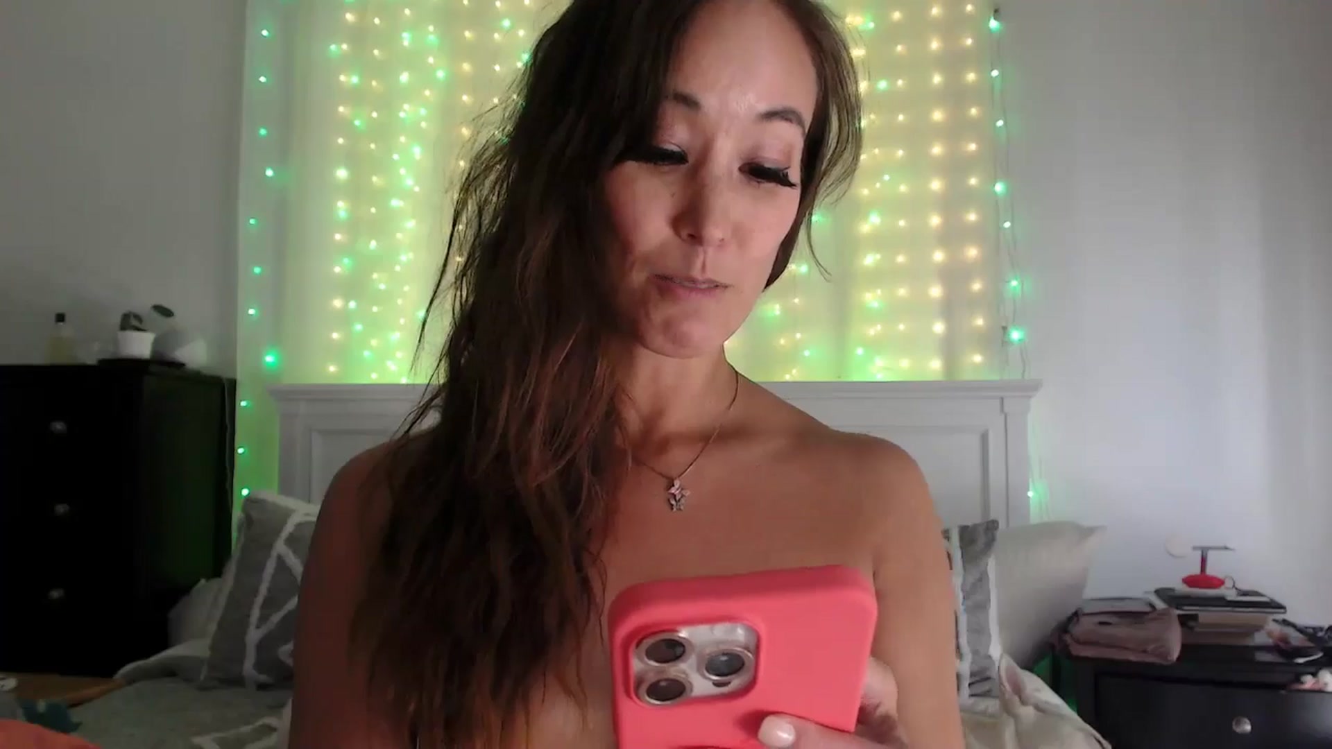 Gallery image thumbnail from Christy_Love's myfreecams stream on, 04/25/2024, 23:06 image 13 of 20
