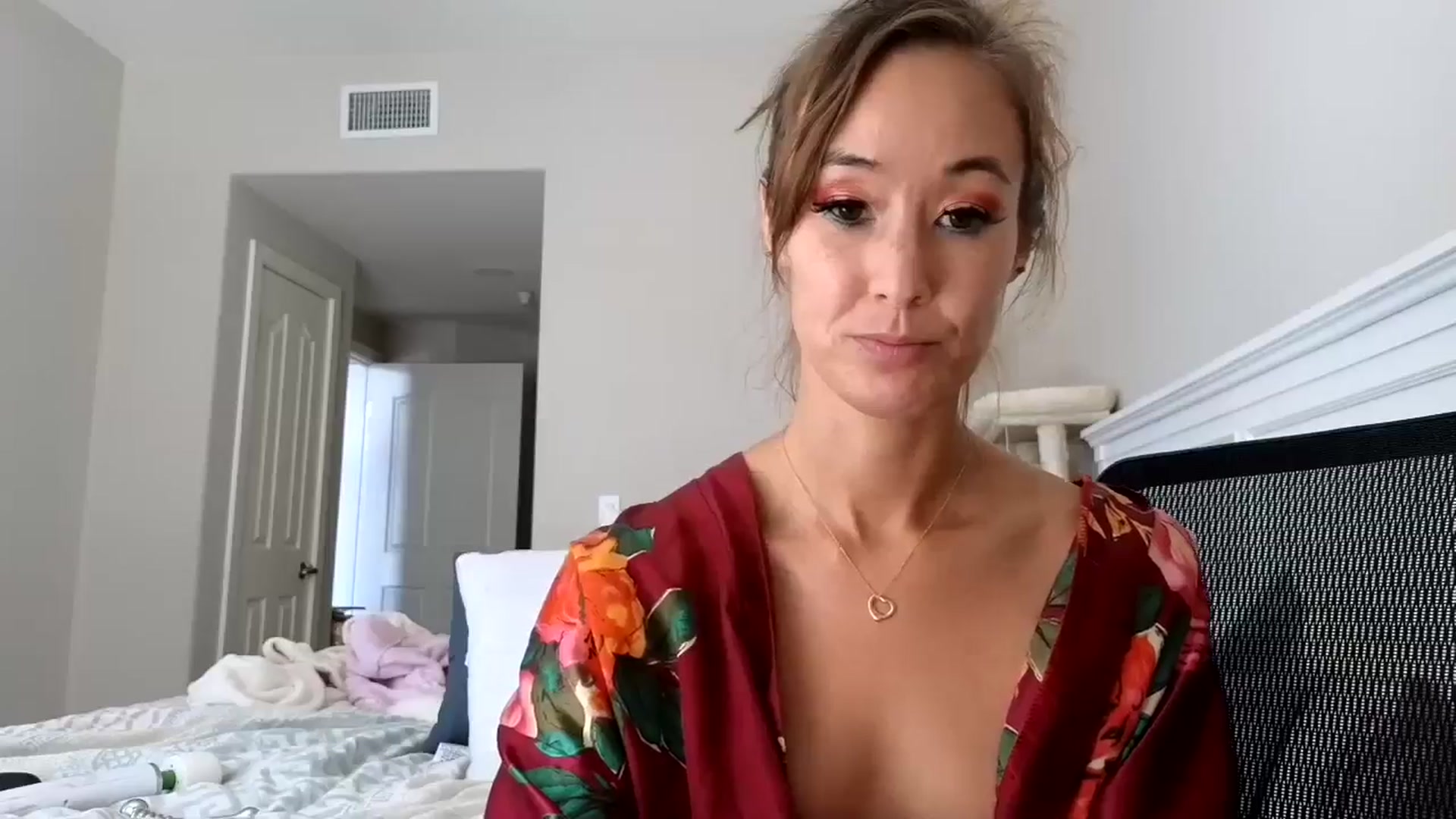 Gallery image thumbnail from Christy_Love's myfreecams stream on, 08/11/2024, 21:58 image 2 of 20
