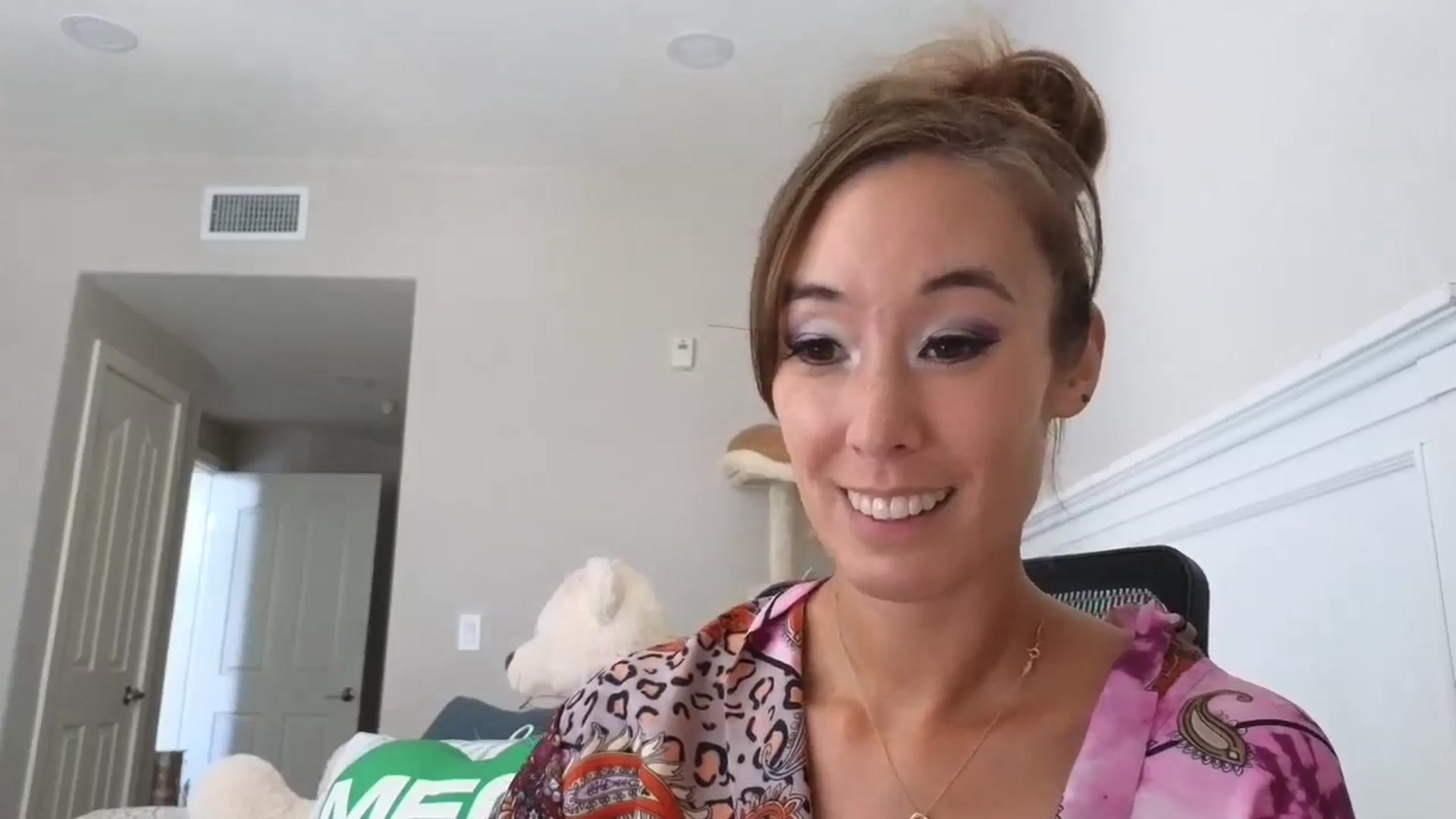 Gallery image thumbnail from Christy_Love's myfreecams stream on, 08/14/2024, 20:17 image 2 of 20