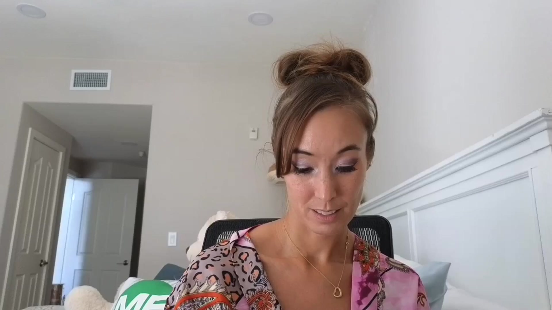 Gallery image thumbnail from Christy_Love's myfreecams stream on, 08/14/2024, 20:17 image 7 of 20
