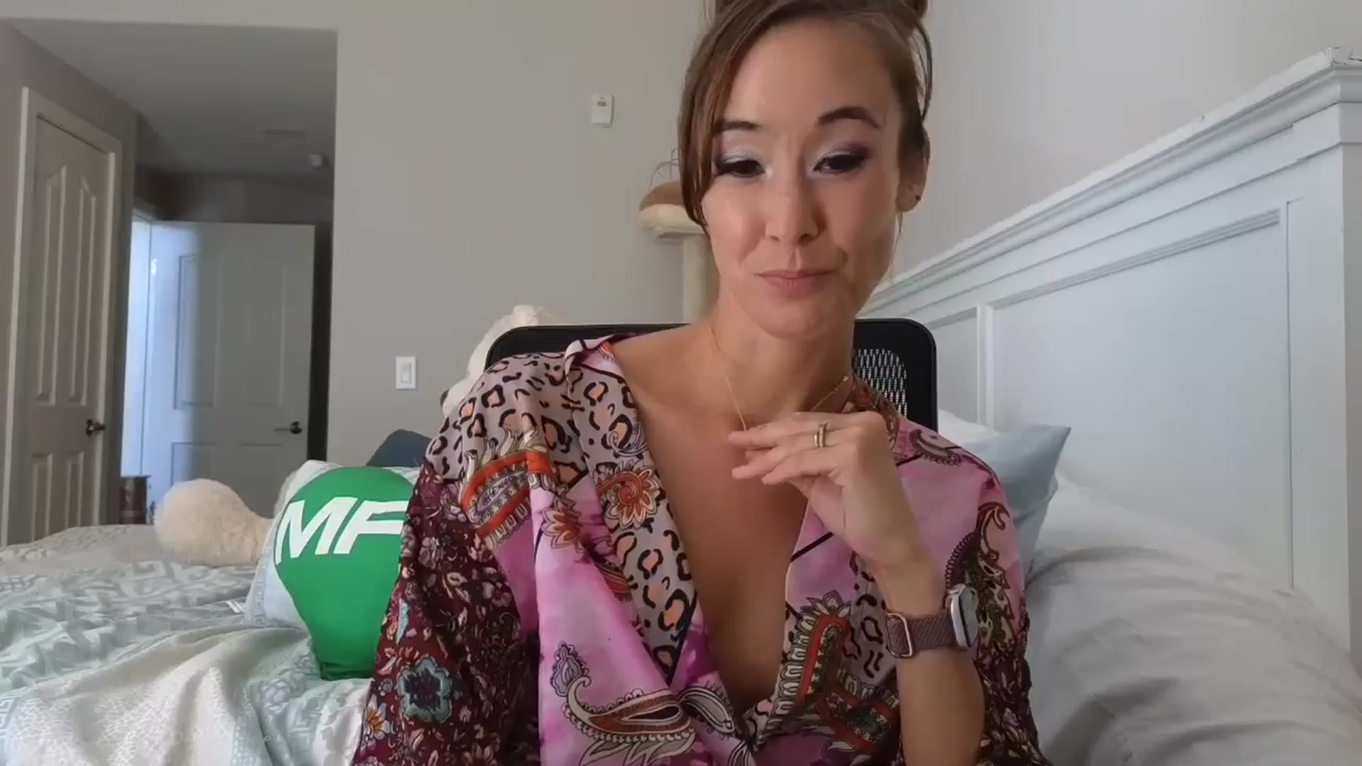 Gallery image thumbnail from Christy_Love's myfreecams stream on, 08/14/2024, 20:17 image 8 of 20