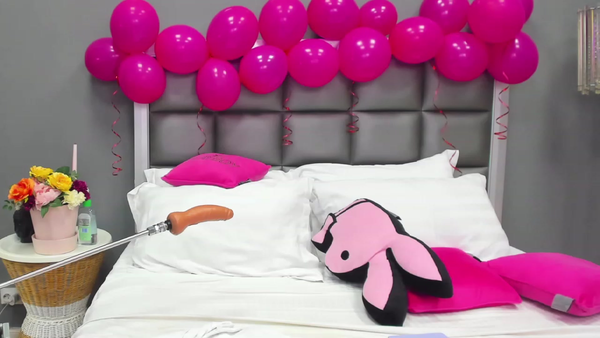 Gallery image thumbnail from ChristynaRos's myfreecams stream on, 03/10/2023, 03:31 image 16 of 20