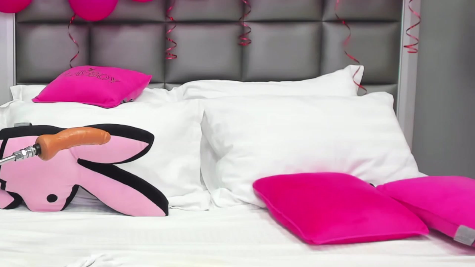 Gallery image thumbnail from ChristynaRos's myfreecams stream on, 03/10/2023, 03:31 image 10 of 20